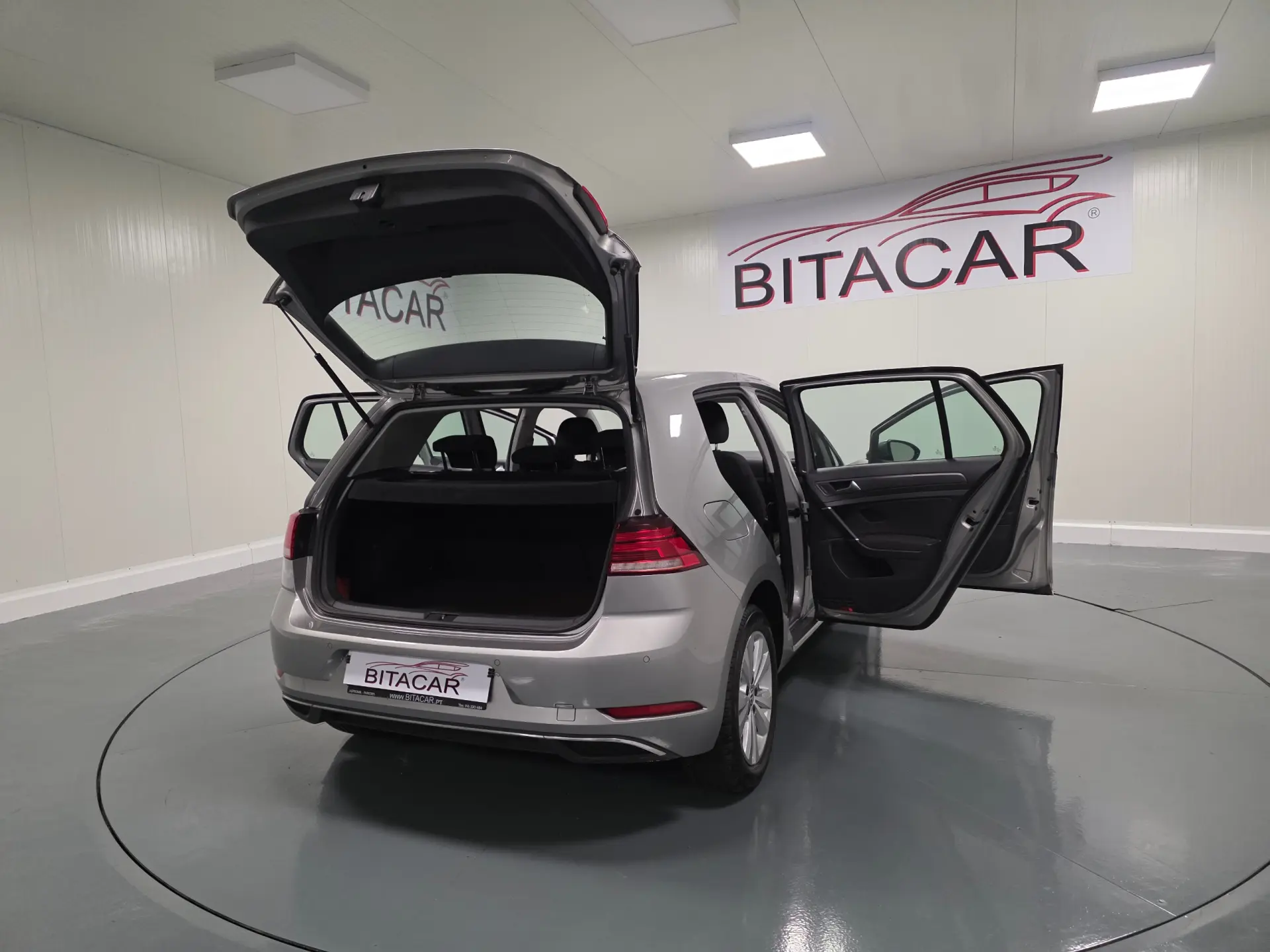 Volkswagen Golf 1.6 TDI CONFORTLINE 53