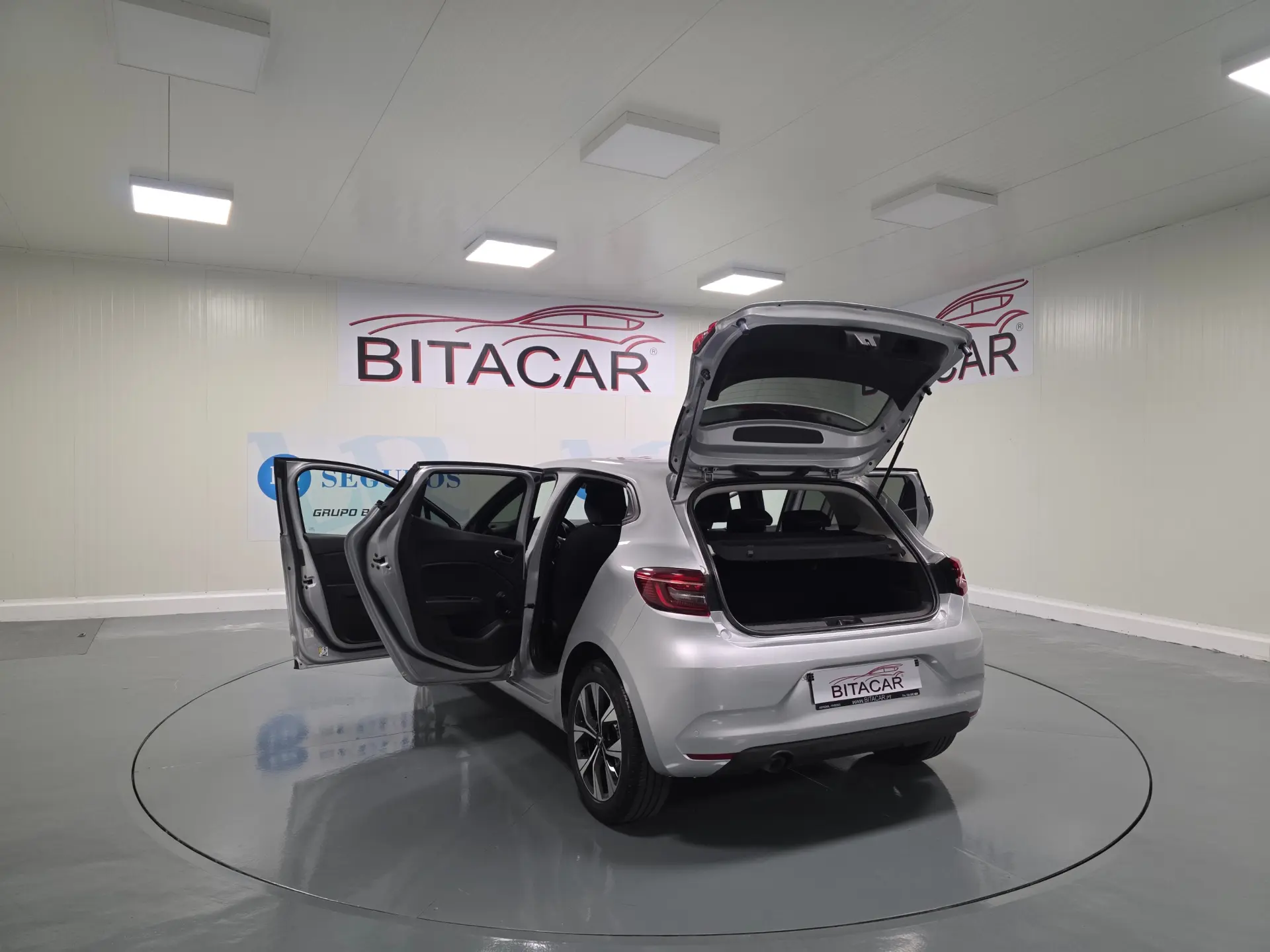 Renault Clio 1.0 TCE LIMITED 61