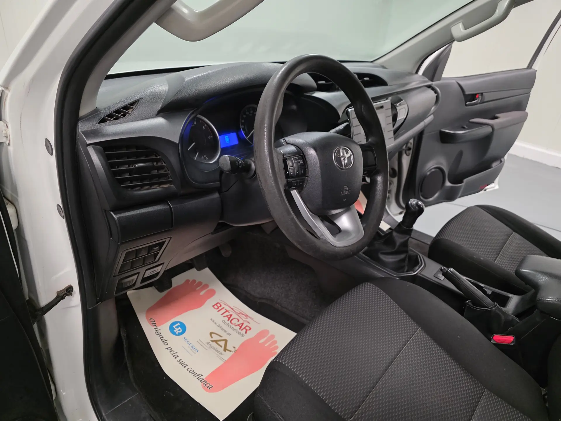 Toyota Hilux 2.4 D-4D 2WD CD Tracker 26