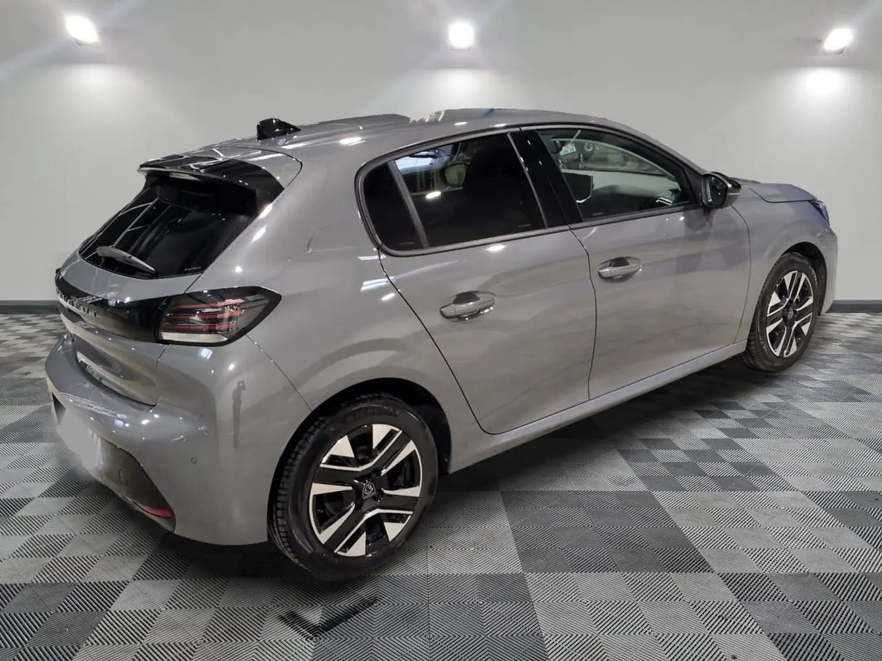 Peugeot 208 ALLURE 4