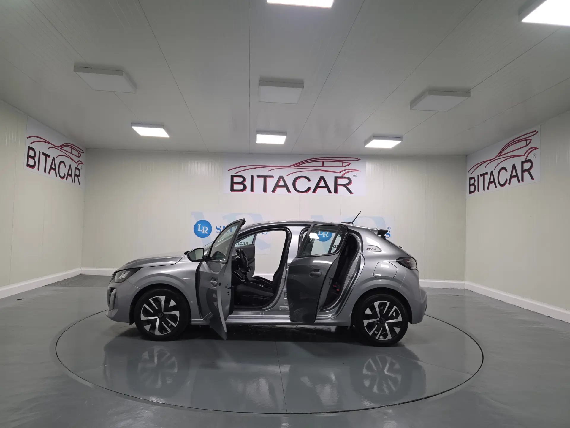 Peugeot 208 1.2 STYLE 39