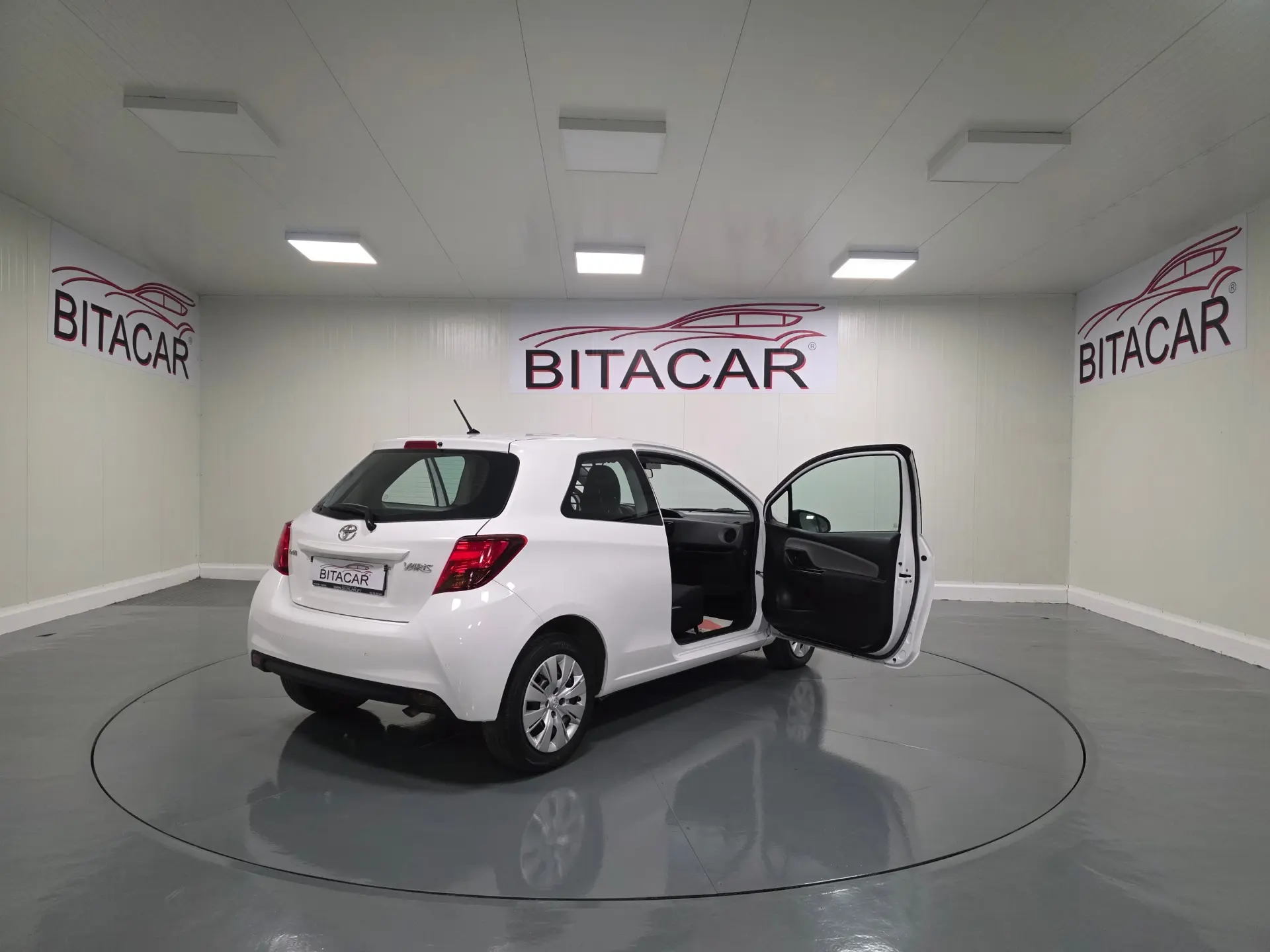 Toyota Yaris BIZZ 1.4 D-4D 90CV IVA DEDUTIVEL 64