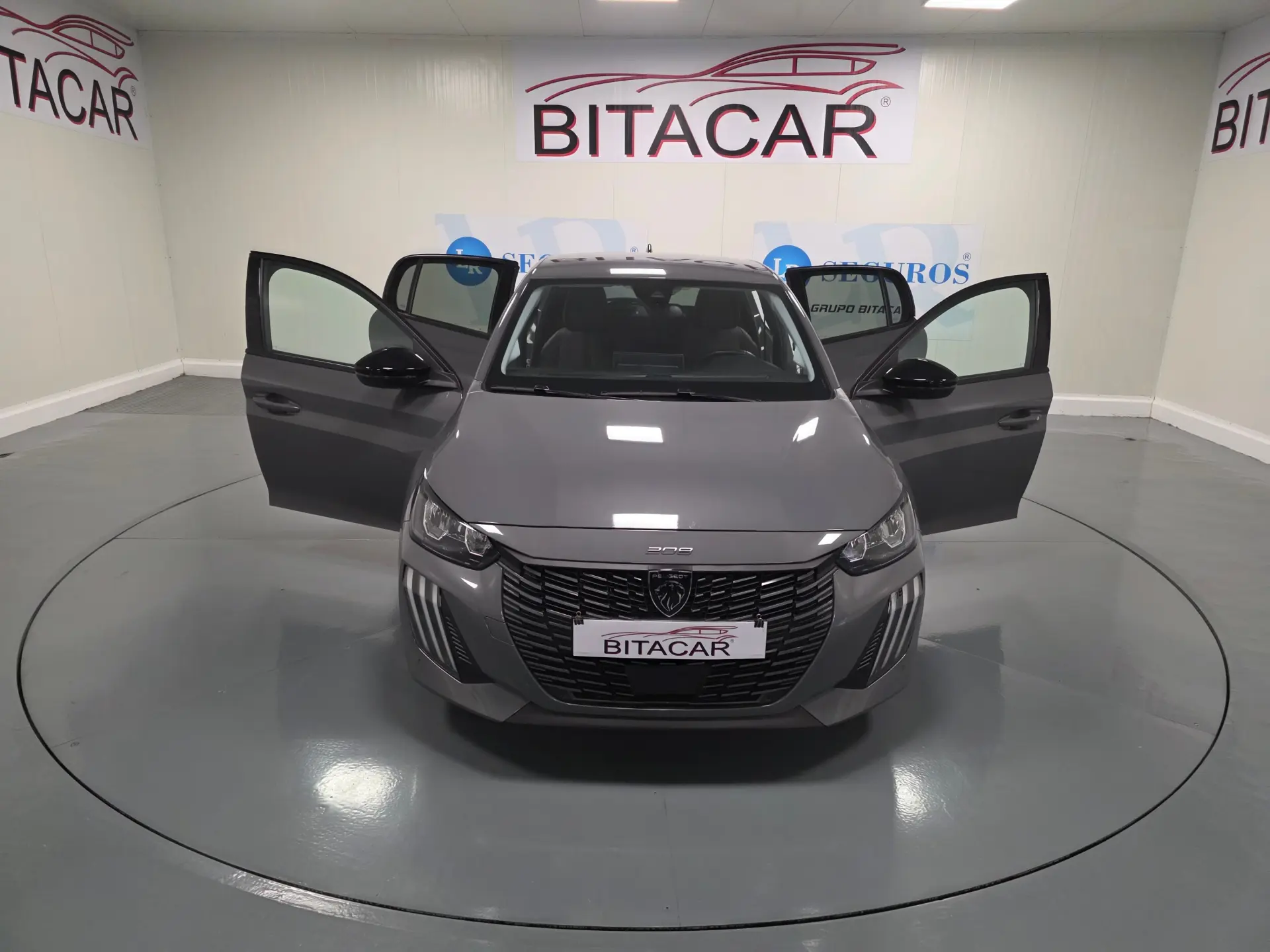 Peugeot 208 ALLURE 38