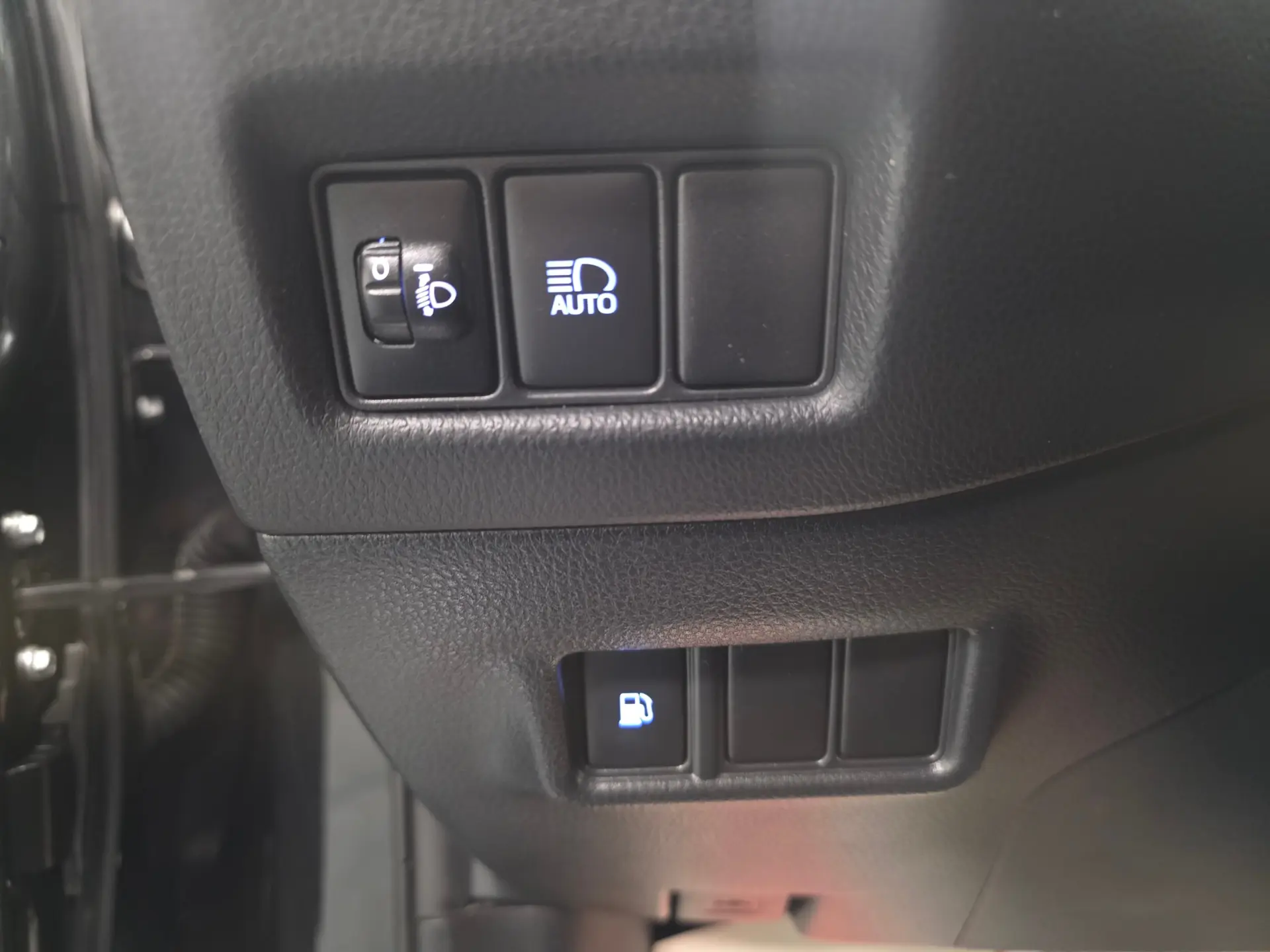 Toyota C-HR 1.8 HSD CONFORT 82