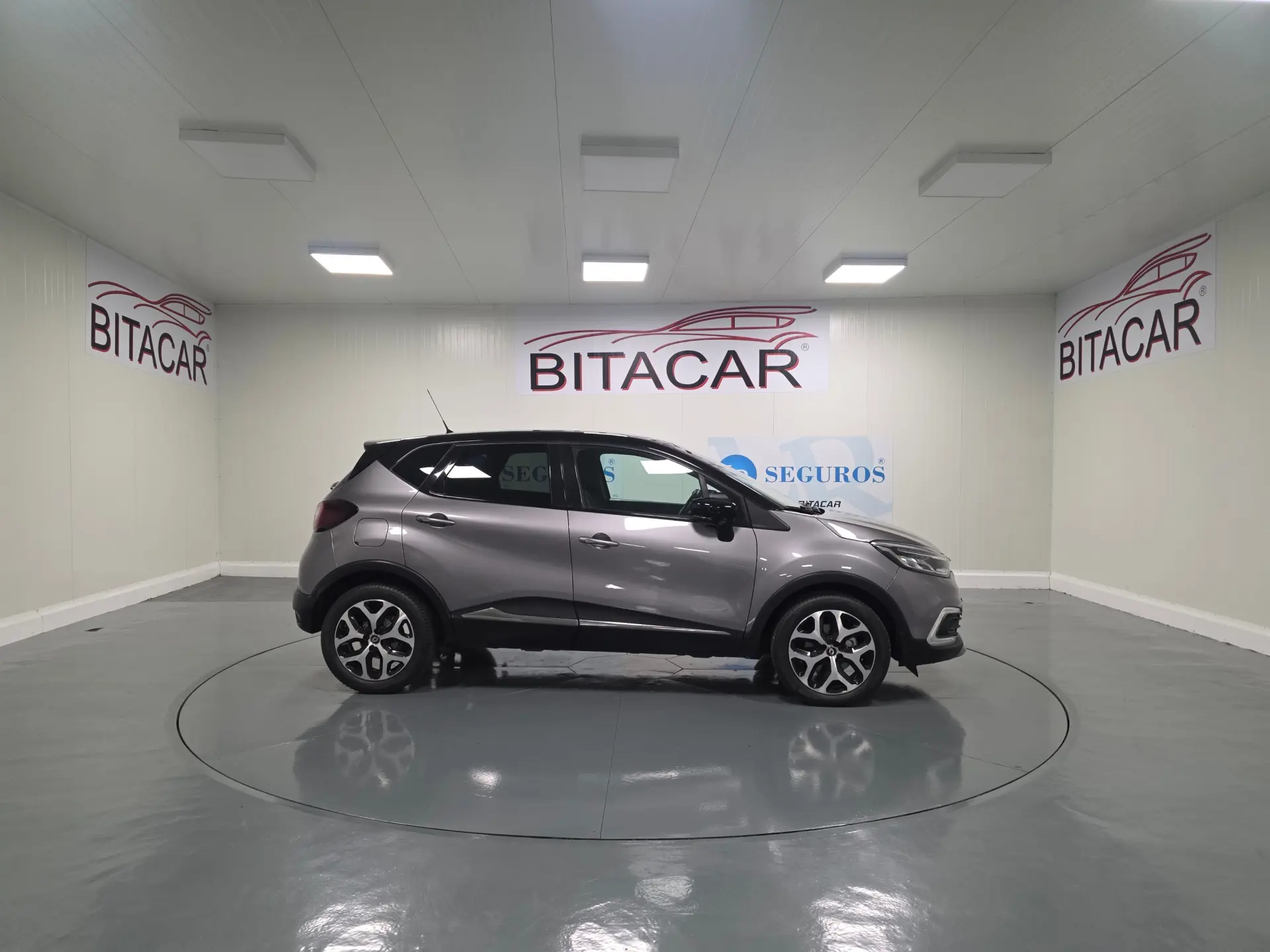 Renault Captur 1.5 DCI EXCLUSIVE 48