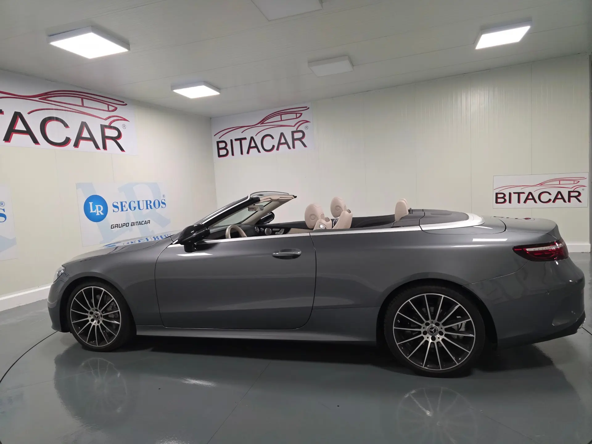 Mercedes-Benz E 300 AMG CABRIO 30