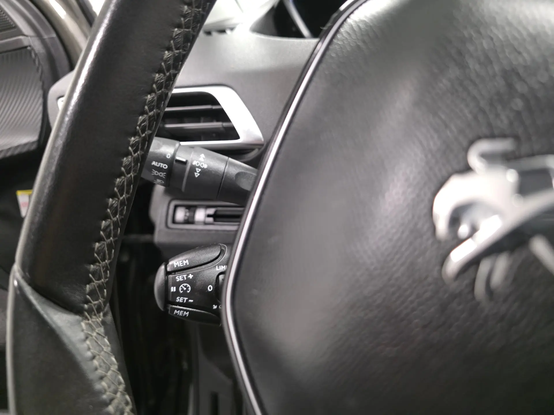 Peugeot 3008 1.5 BLUEHDI ACTIVE 104