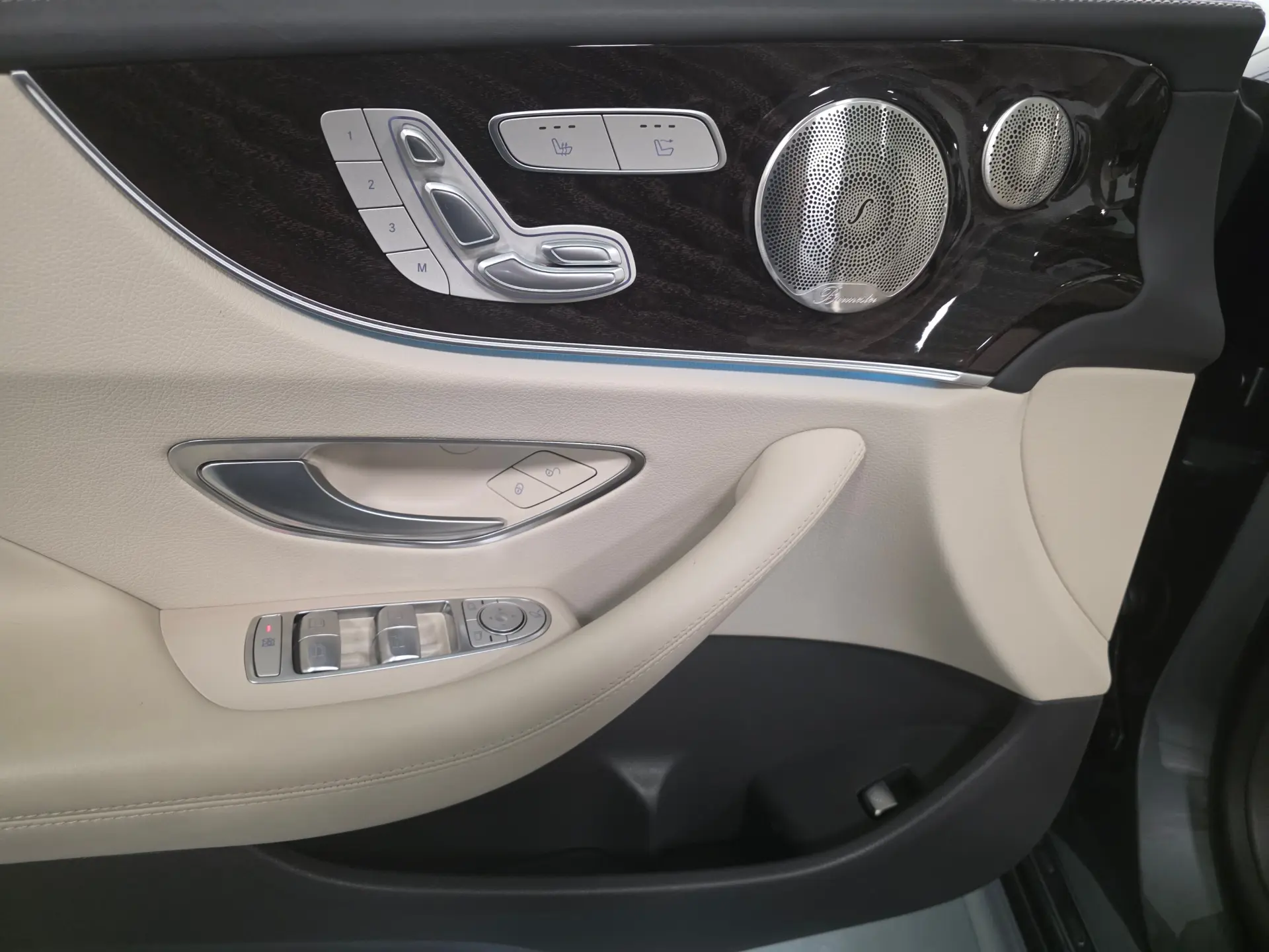 Mercedes-Benz E 300 AMG CABRIO 85