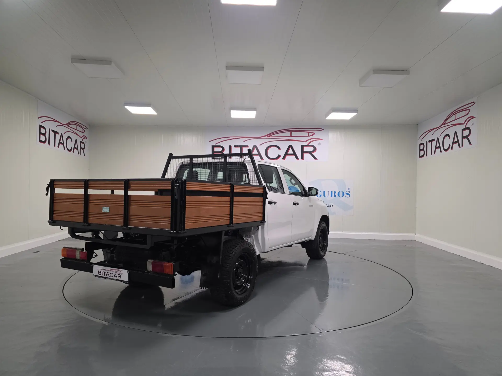 Toyota Hilux 2.4 D-4D 4WD CD CH 28