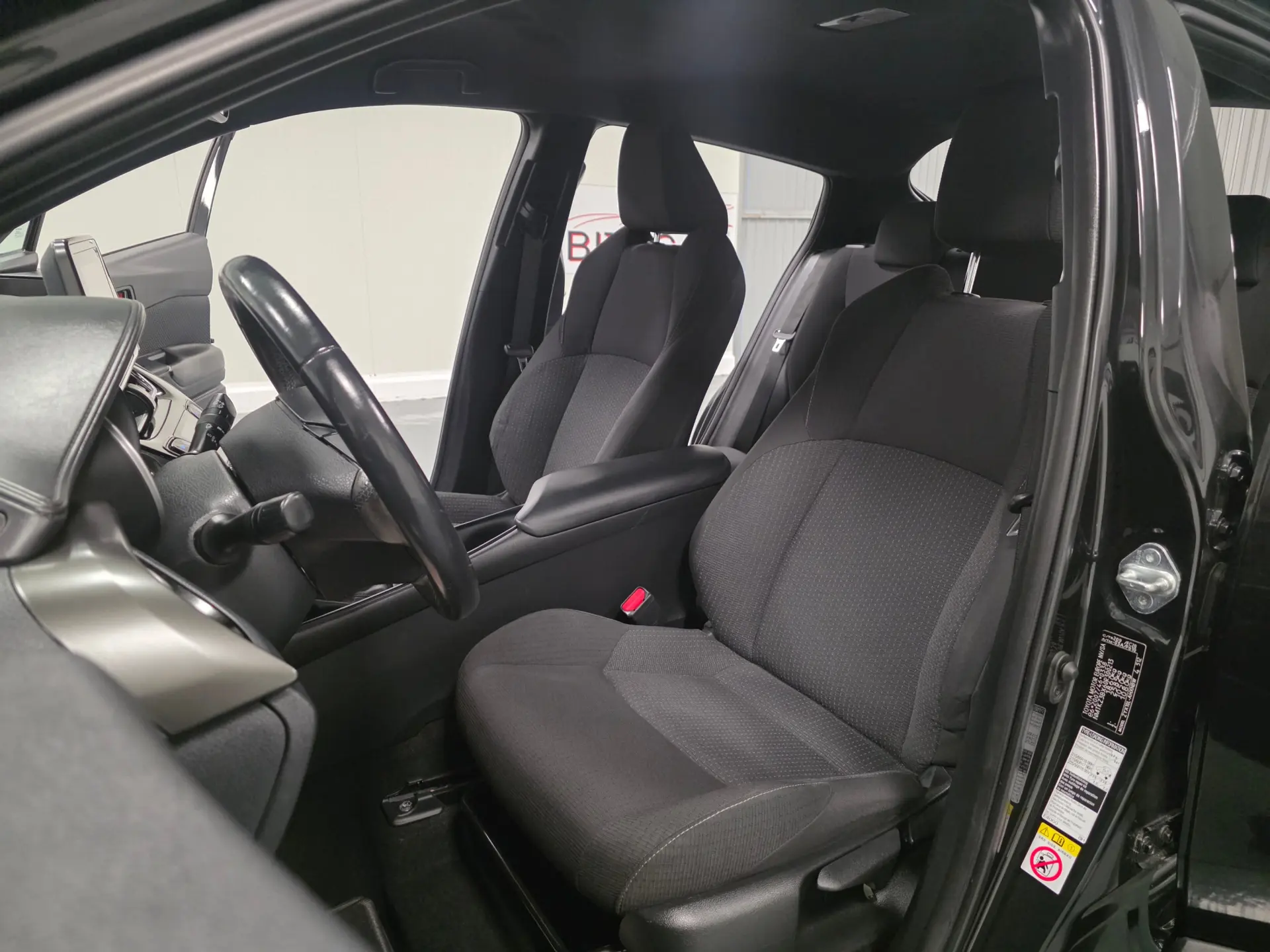 Toyota C-HR 1.8 HSD CONFORT 74