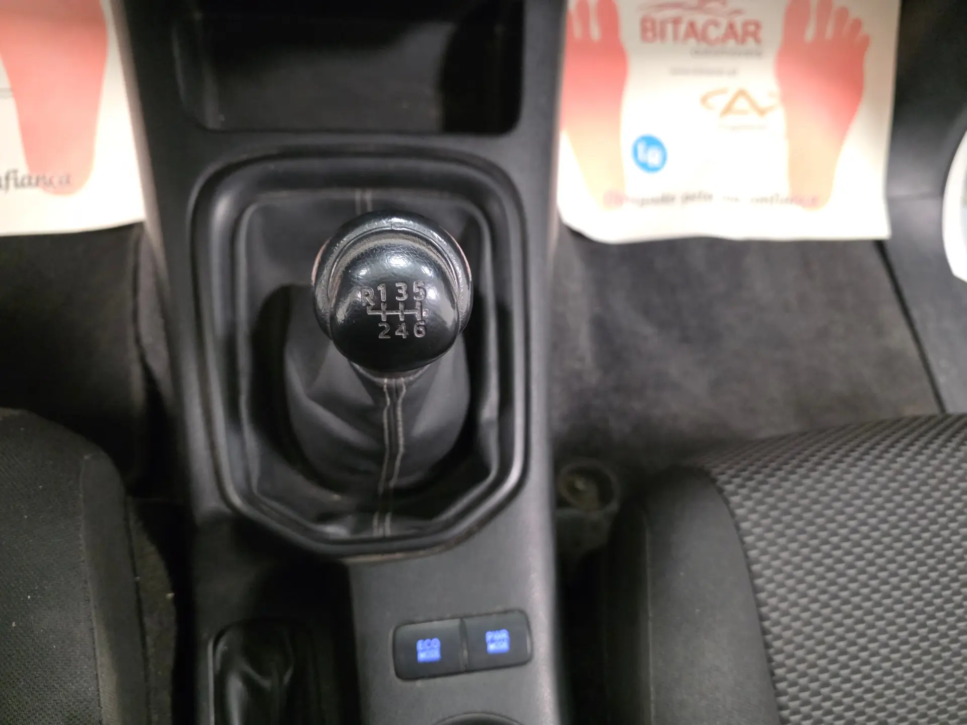 Toyota Hilux 2.4 D-4D 2WD CD Tracker 33