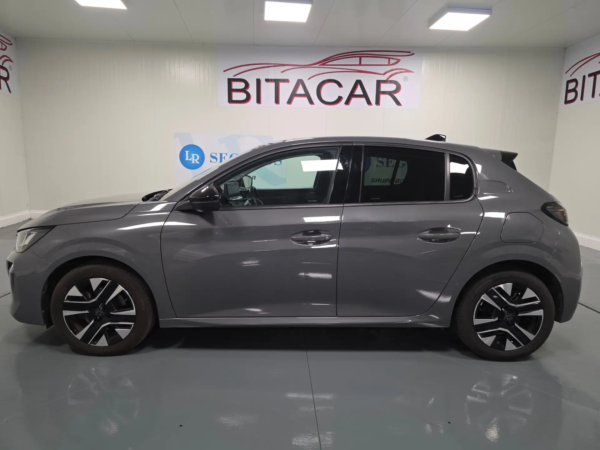 Peugeot 208 ALLURE 18