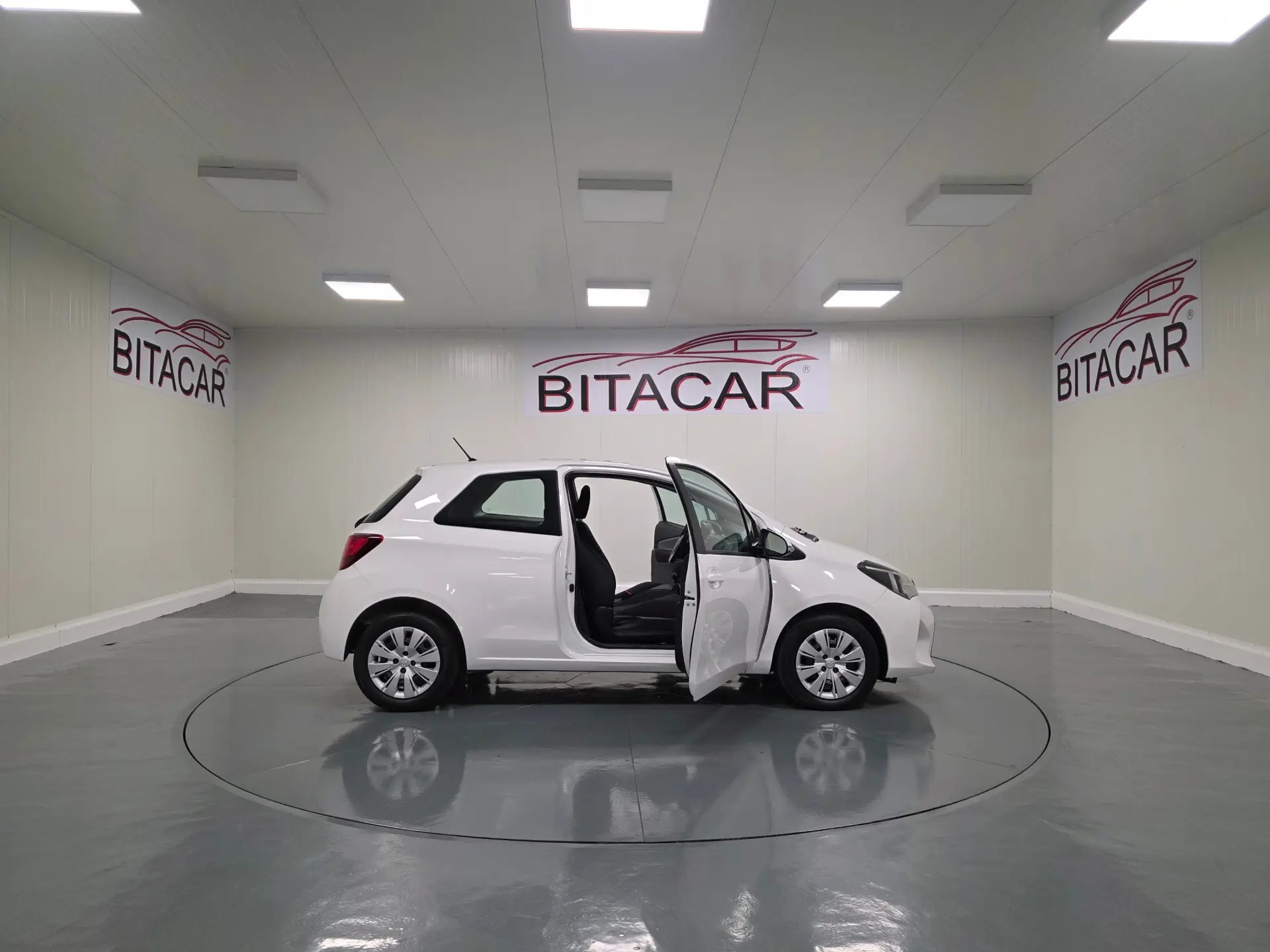 Toyota Yaris BIZZ 1.4 D-4D 90CV IVA DEDUTIVEL 67
