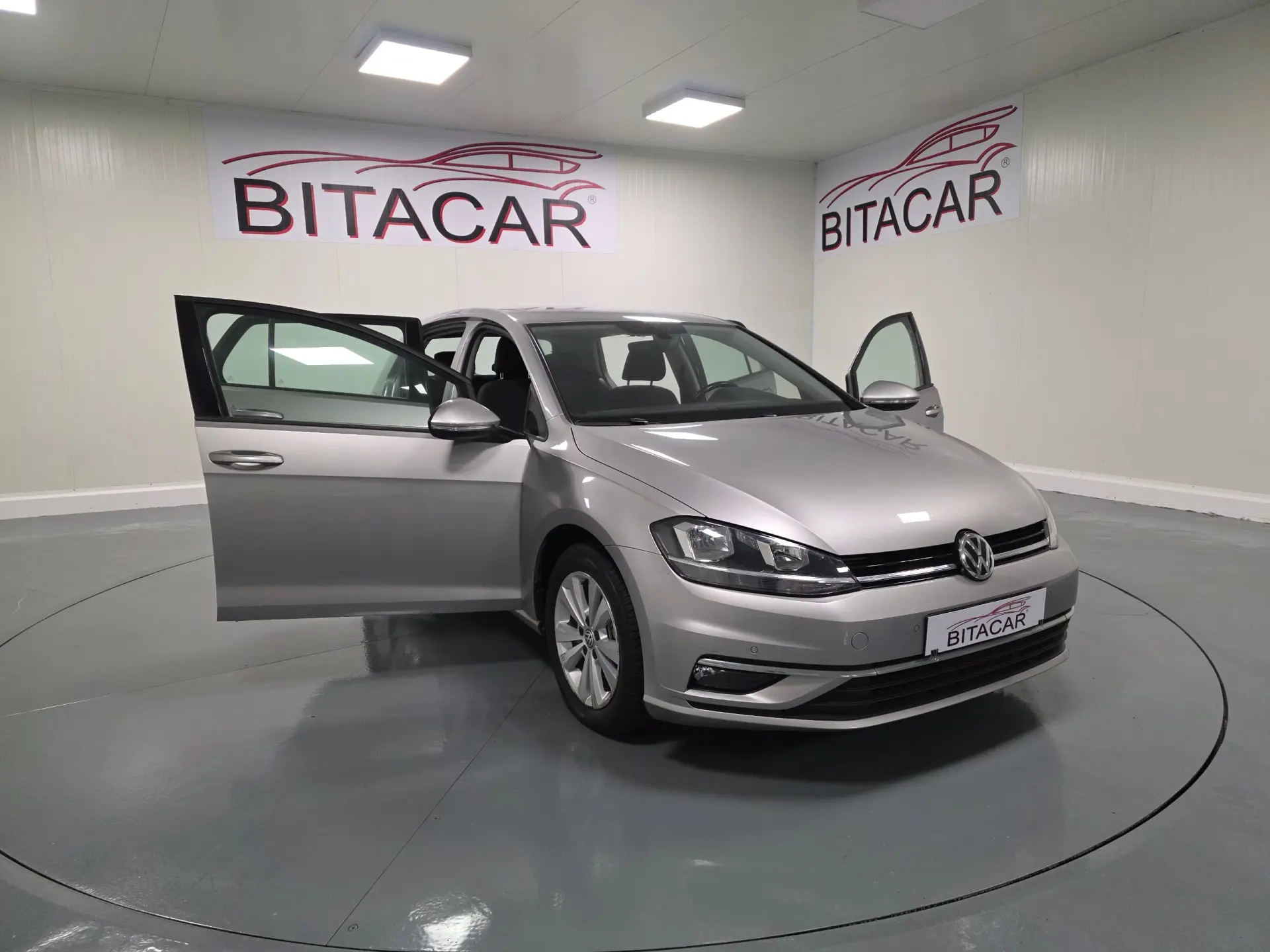 Volkswagen Golf 1.6 TDI CONFORTLINE 15