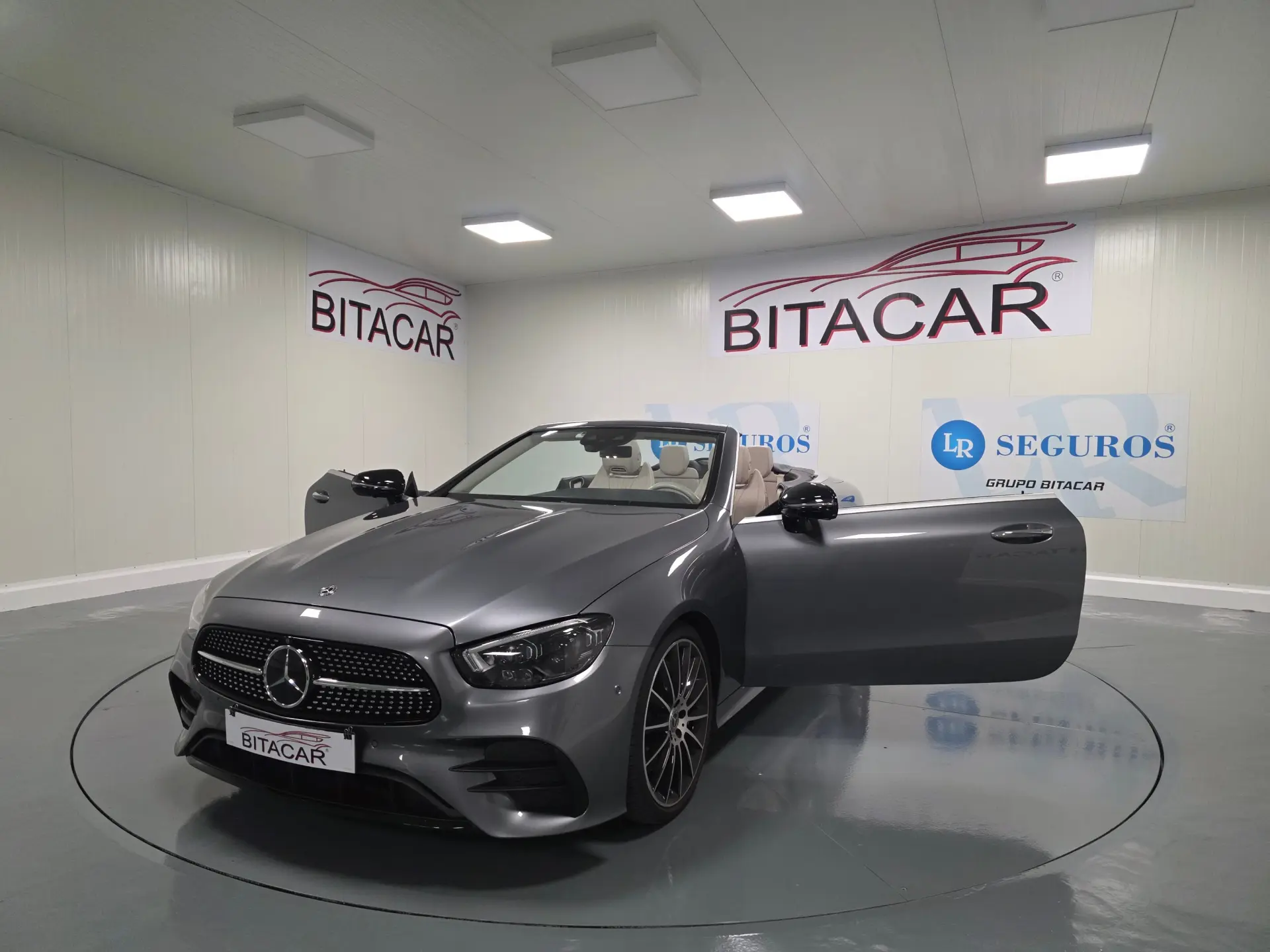 Mercedes-Benz E 300 AMG CABRIO 24