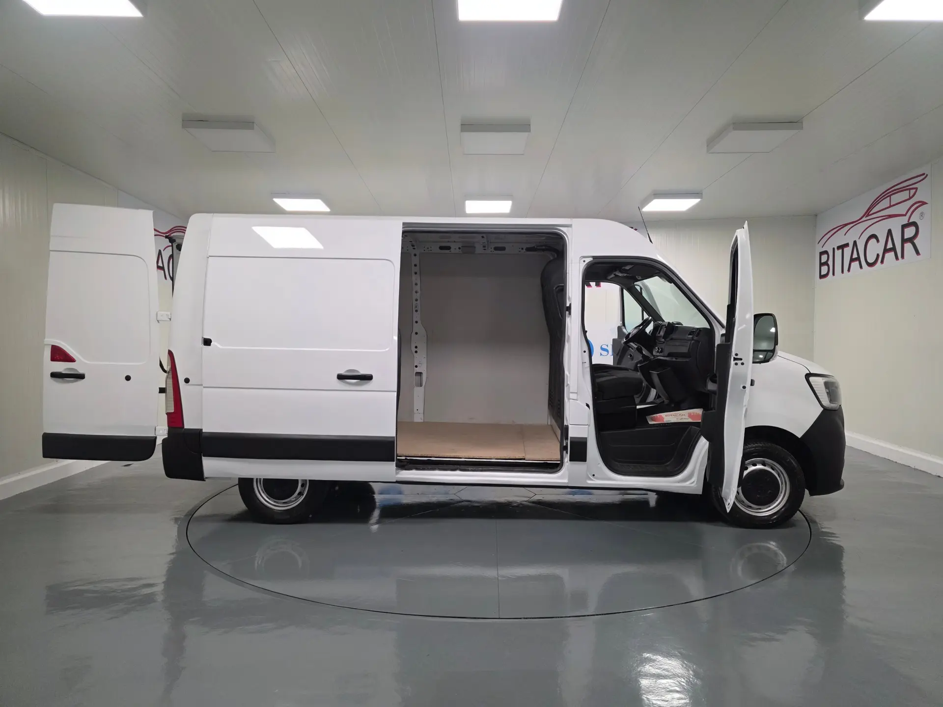 Renault Master L2H2 2.3 DCI 135CV GPS IVA DEDUTIVEL 40