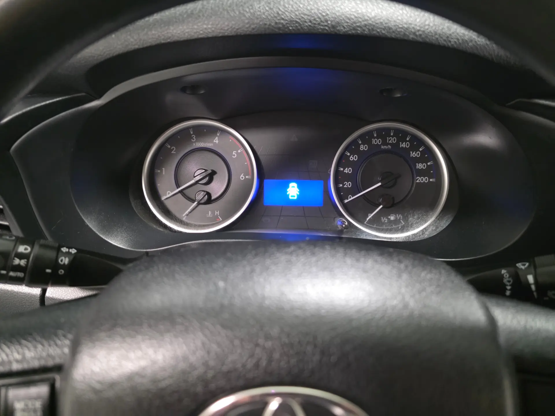 Toyota Hilux 2.4 D-4D 2WD CD 9