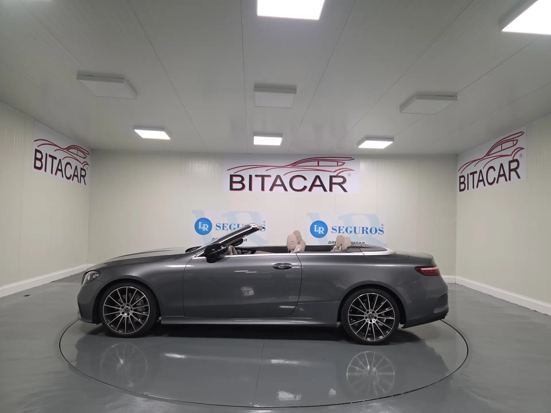 Mercedes-Benz E 300 AMG CABRIO 18