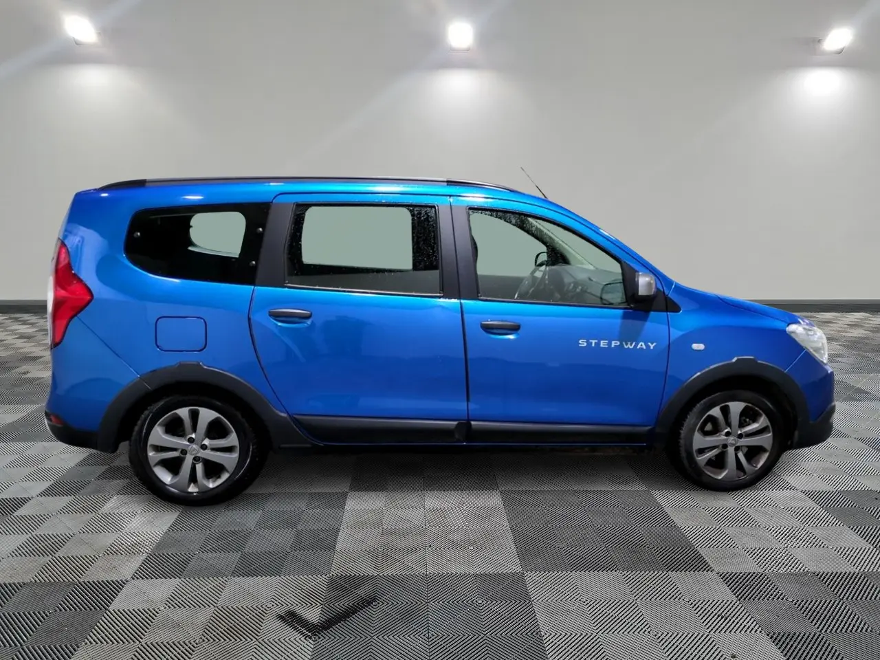 Dacia Lodgy 1.5 dCi Stepway 7L 5