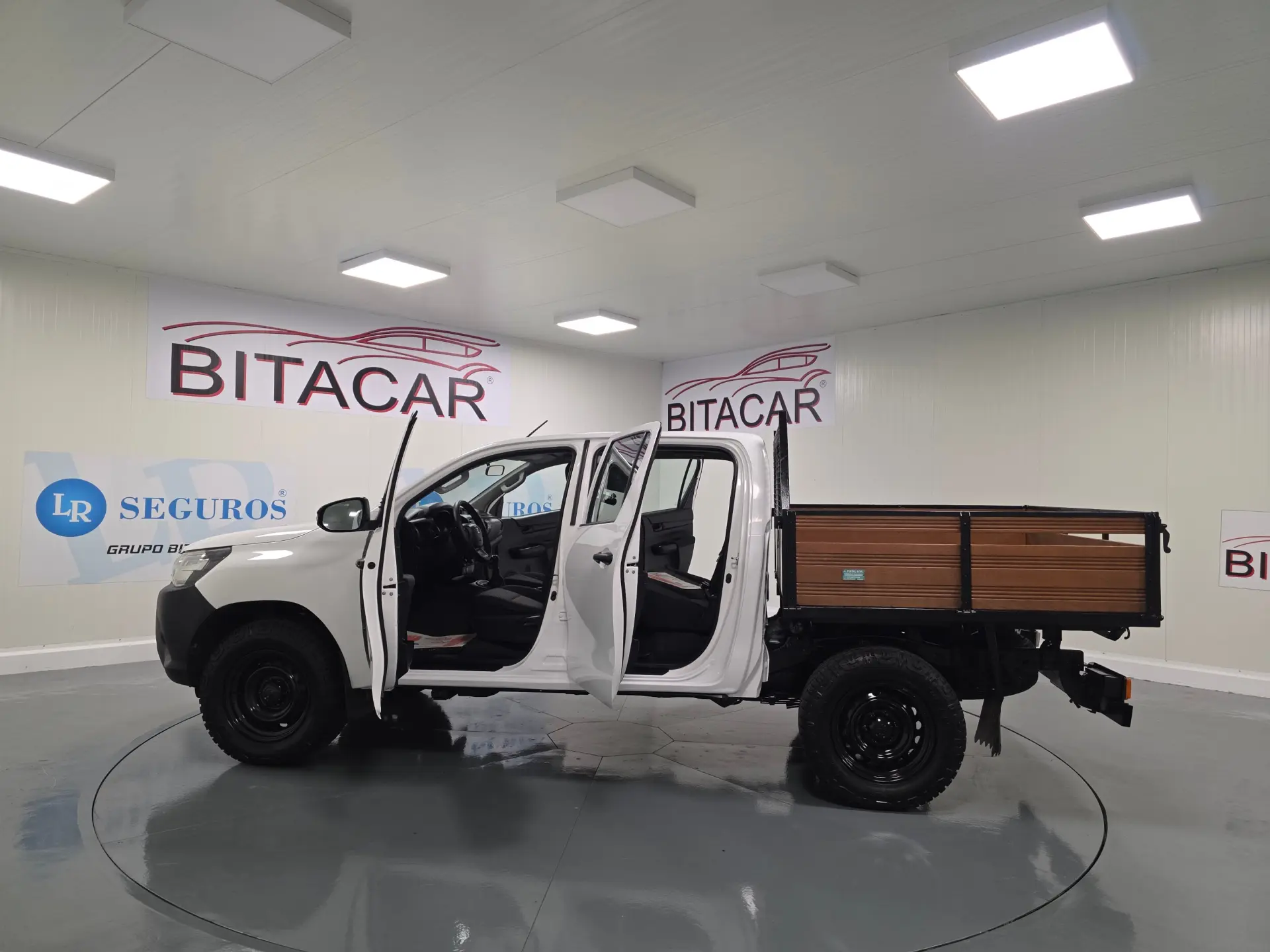Toyota Hilux 2.4 D-4D 4WD CD CH 40