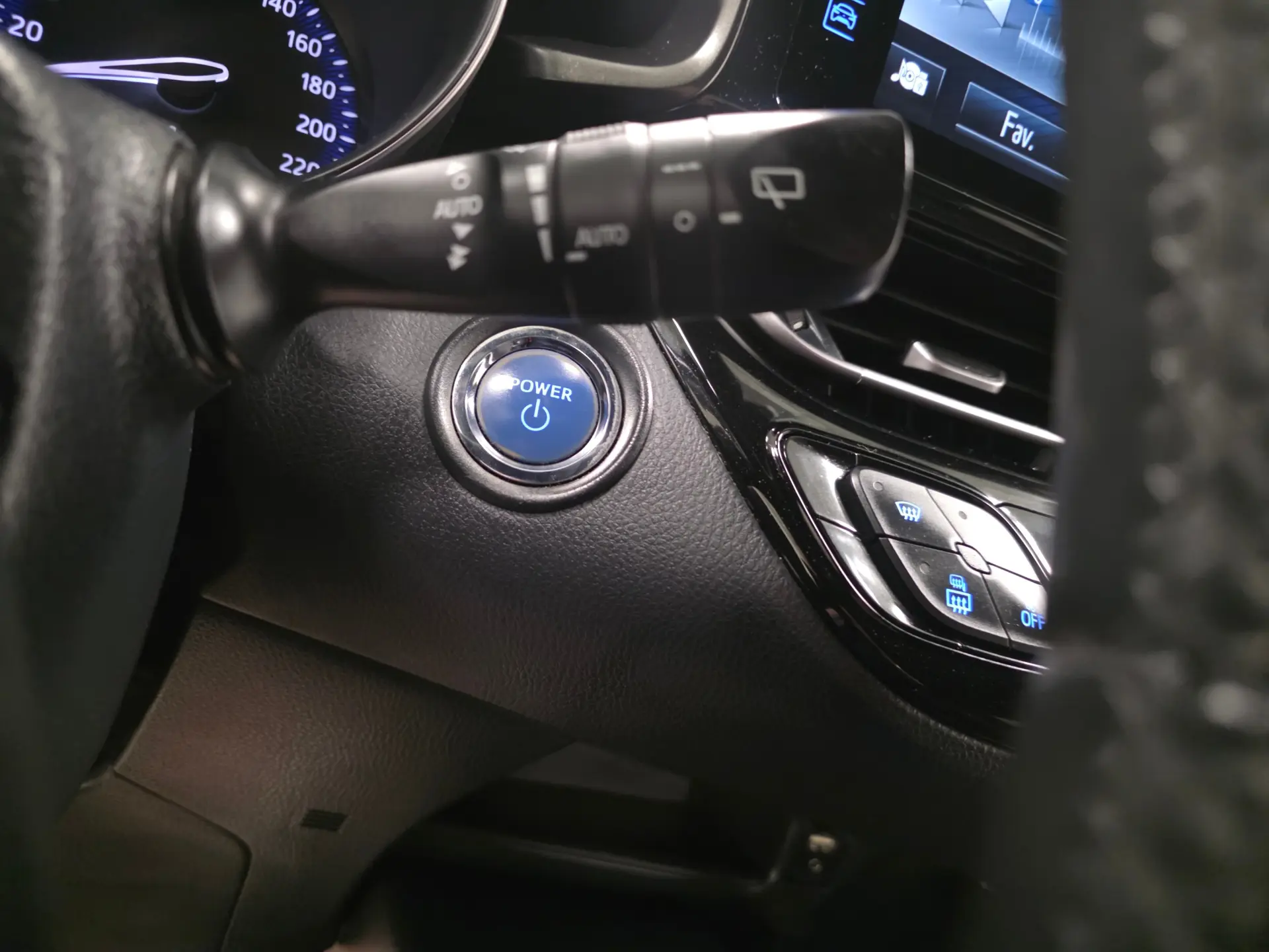 Toyota C-HR 1.8 HSD CONFORT 84