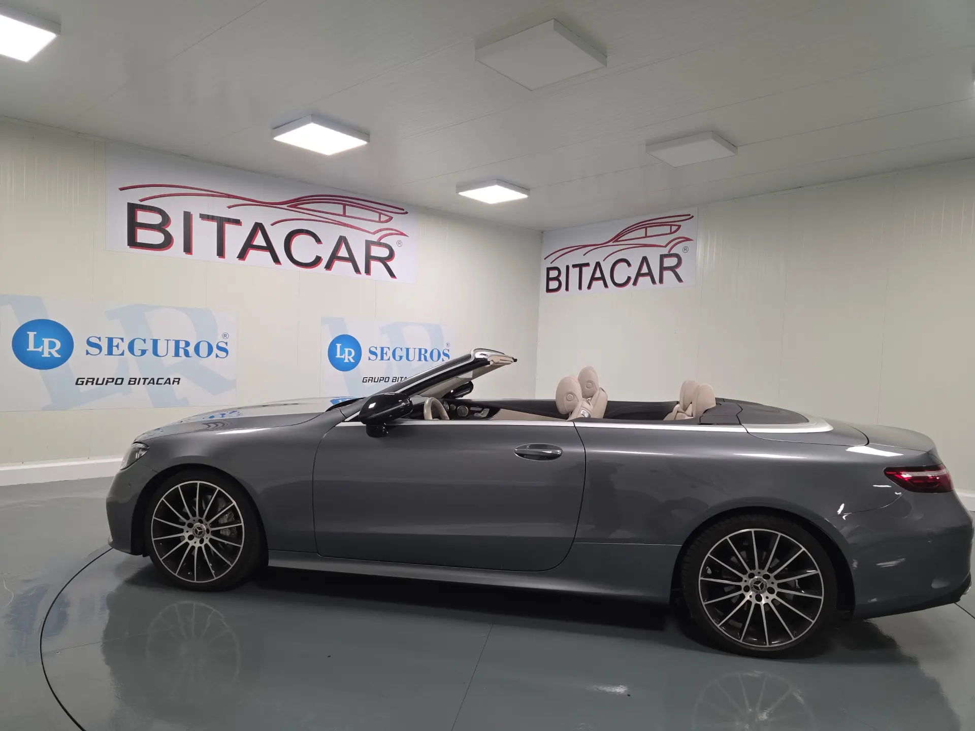 Mercedes-Benz E 300 AMG CABRIO 21