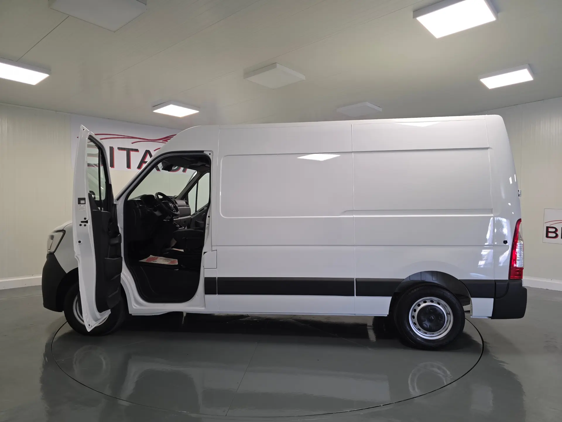 Renault Master L2H2 135CV IVA DEDUTIVEL 55