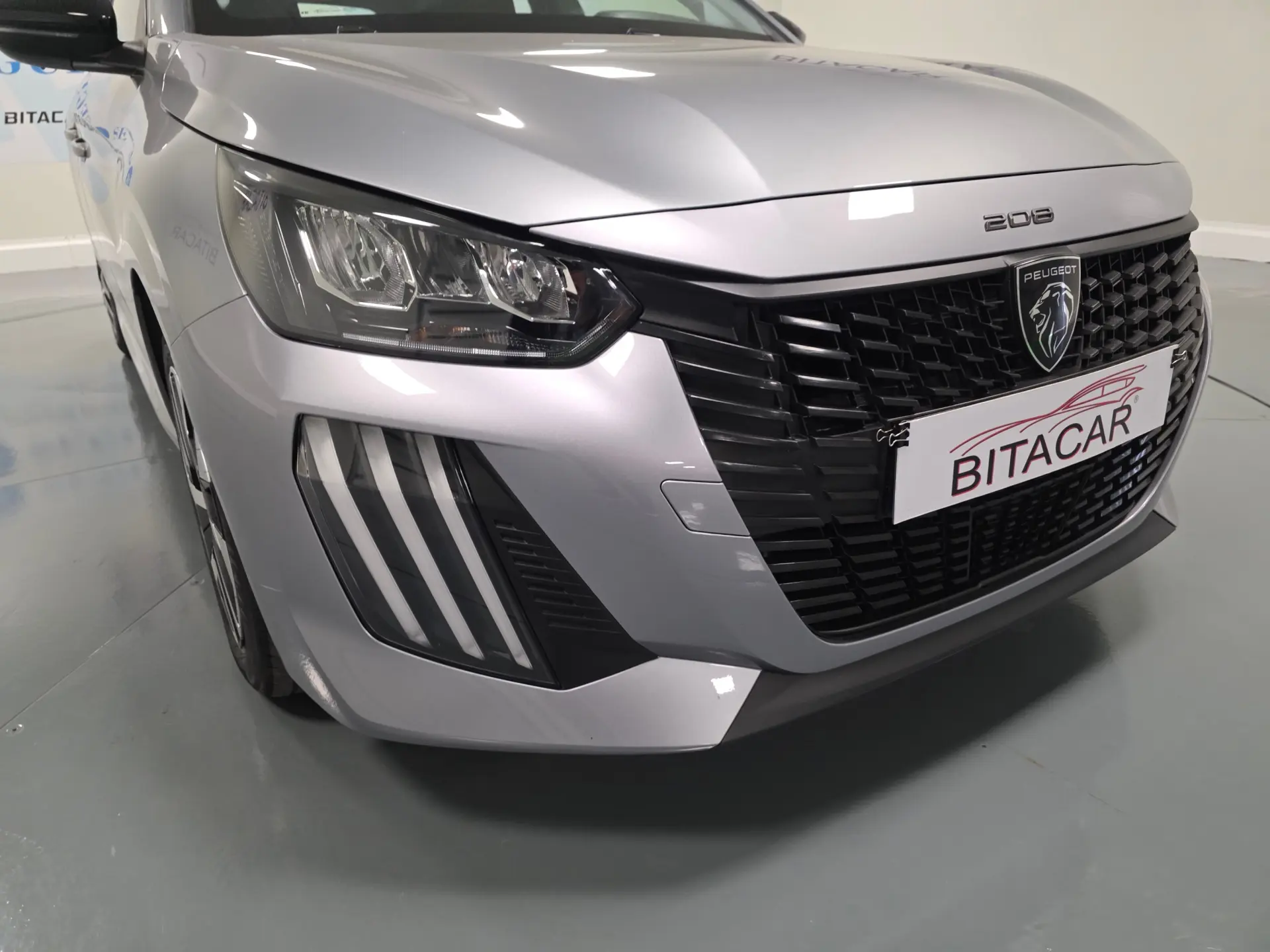 Peugeot 208 1.2 STYLE 7