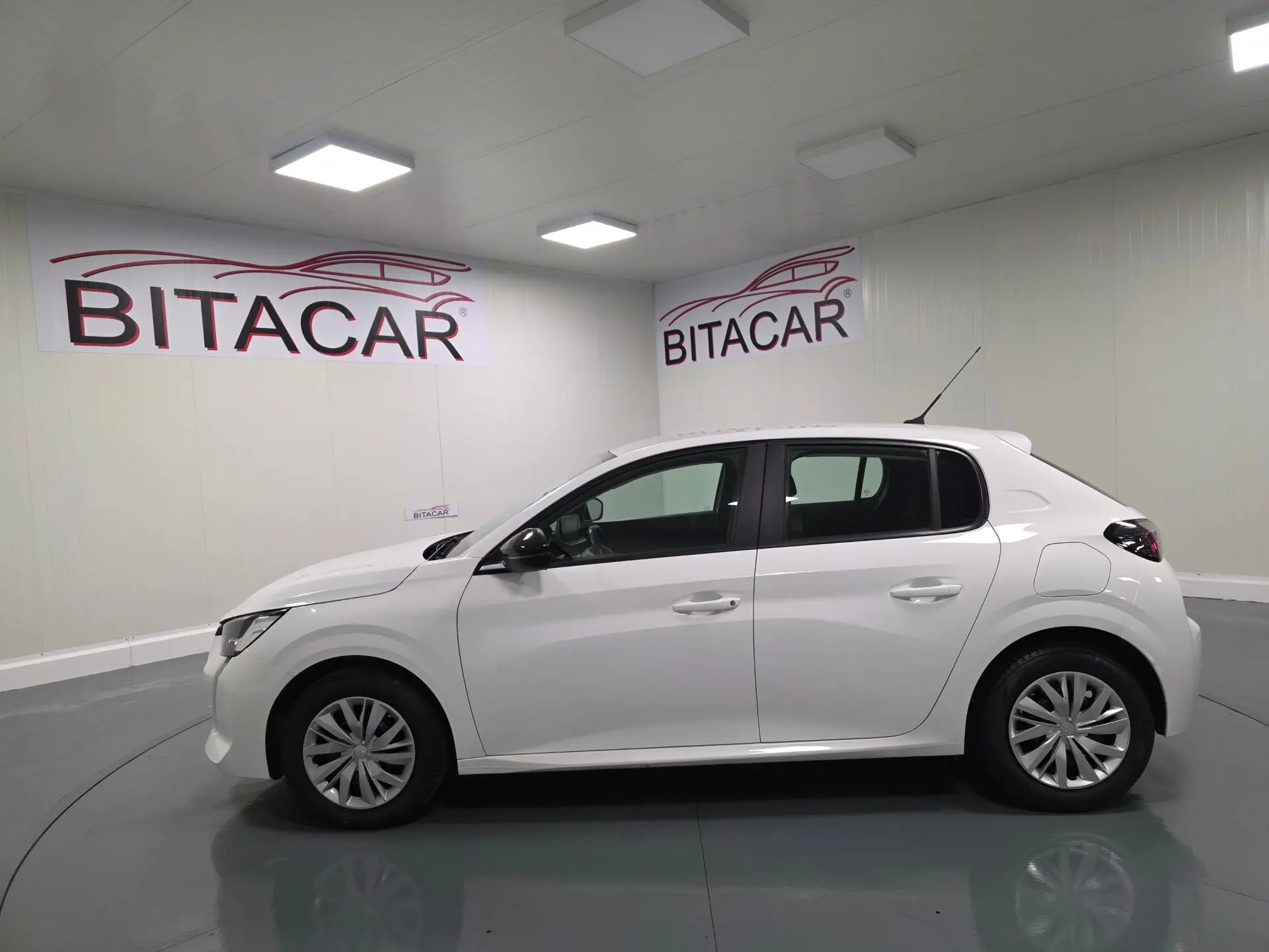 Peugeot 208 1.2 ACTIVE 21
