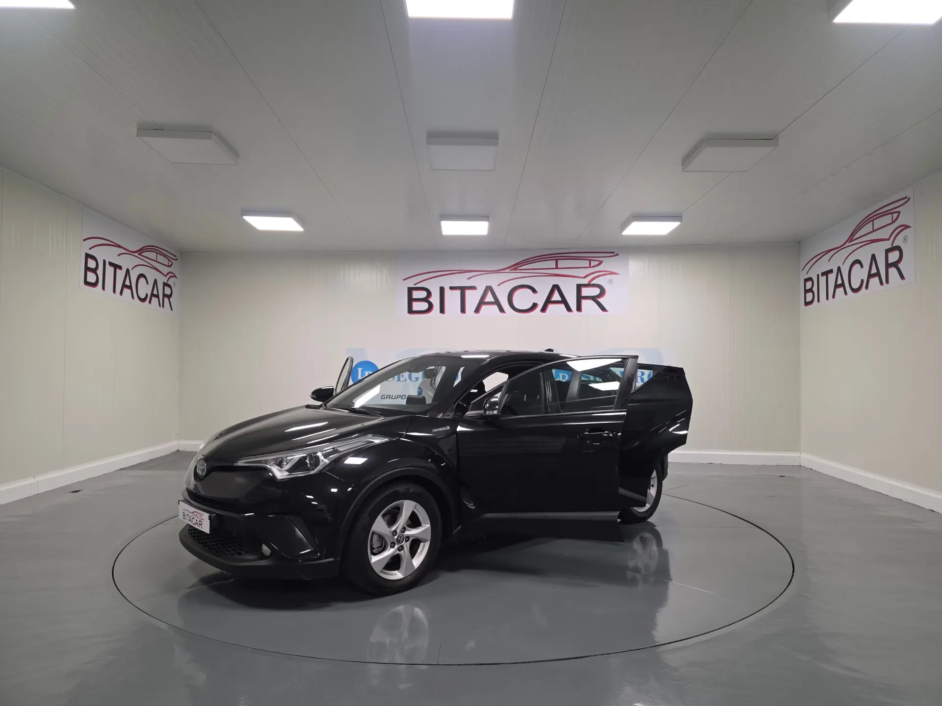 Toyota C-HR 1.8 HSD CONFORT 31