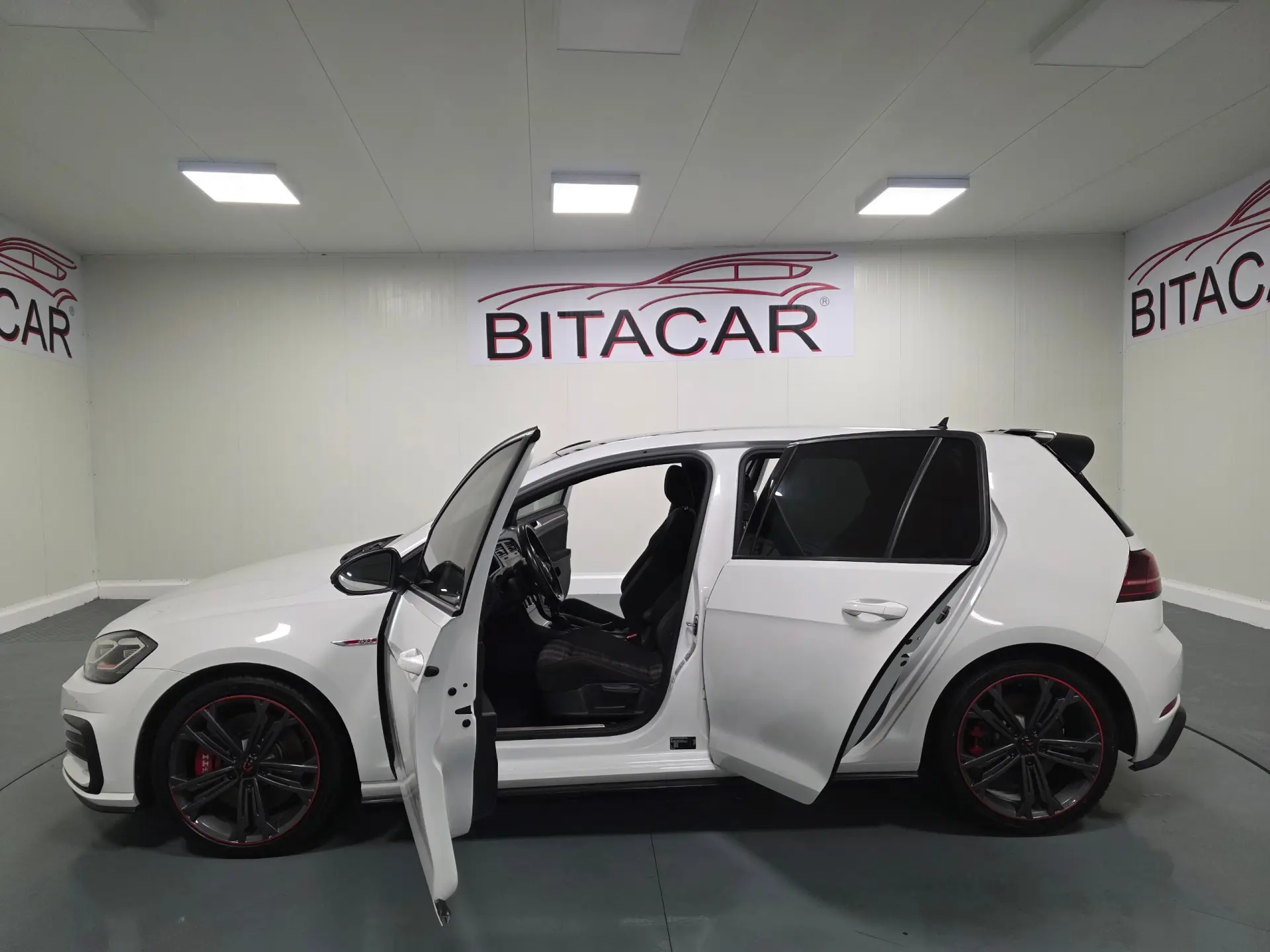 Volkswagen Golf 2.0 TSI GTI DSG Performance 37