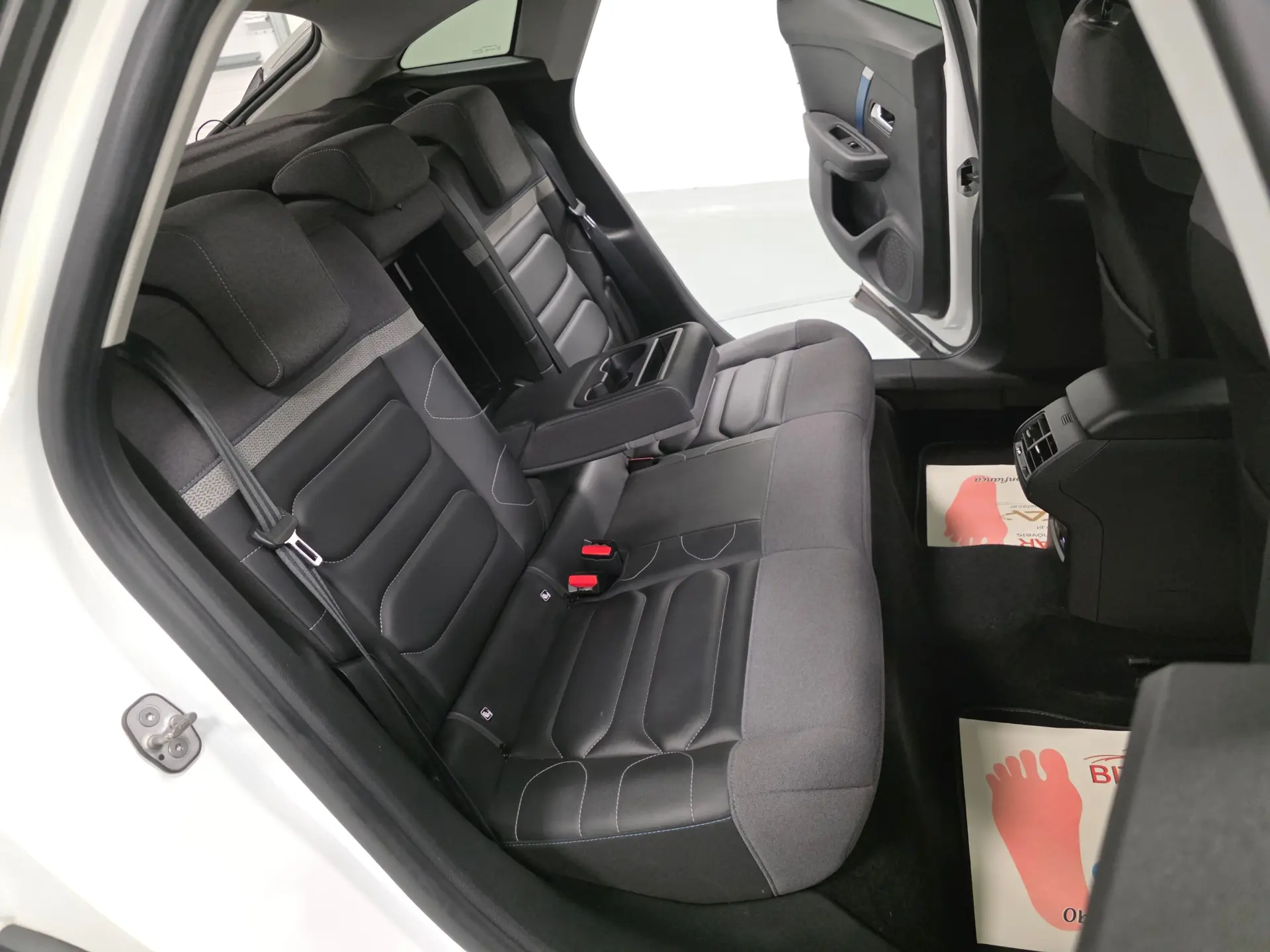 Citroen e-C4 SHINE 80