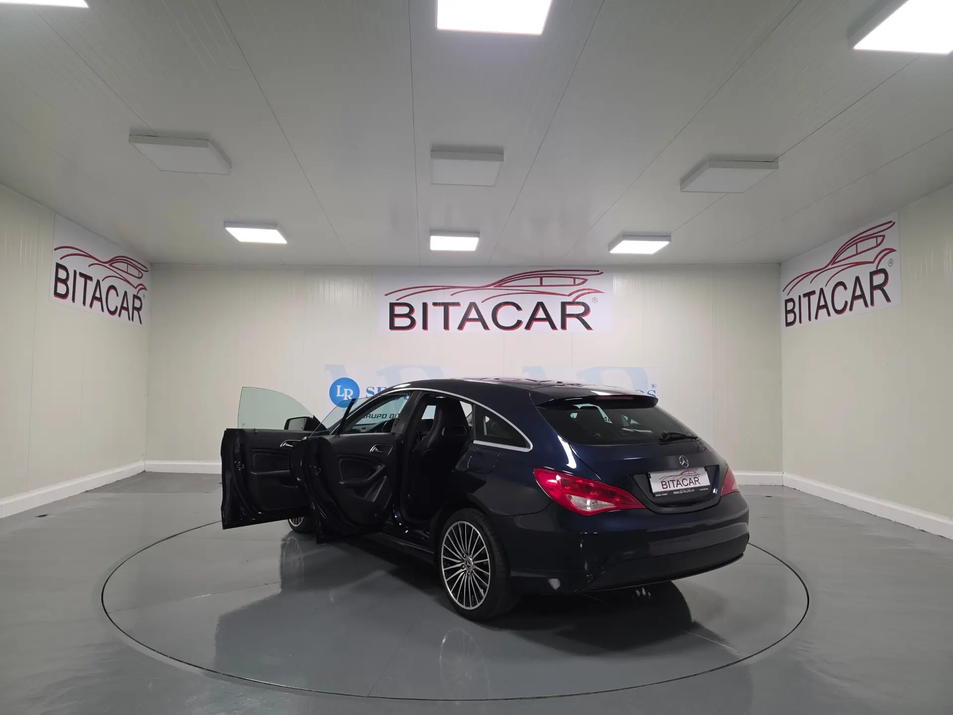 Mercedes-Benz CLA 180 d Shooting Brake Urban 42