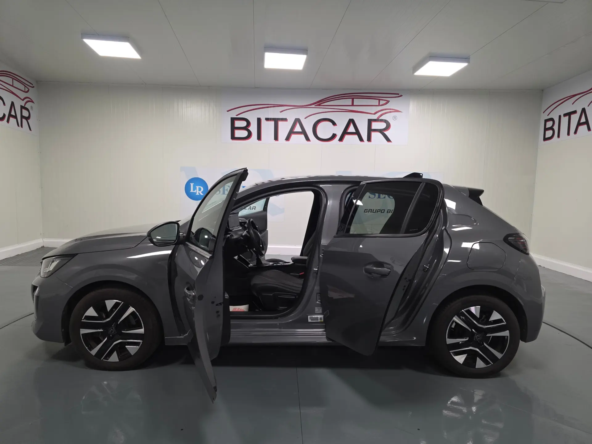 Peugeot 208 ALLURE 43
