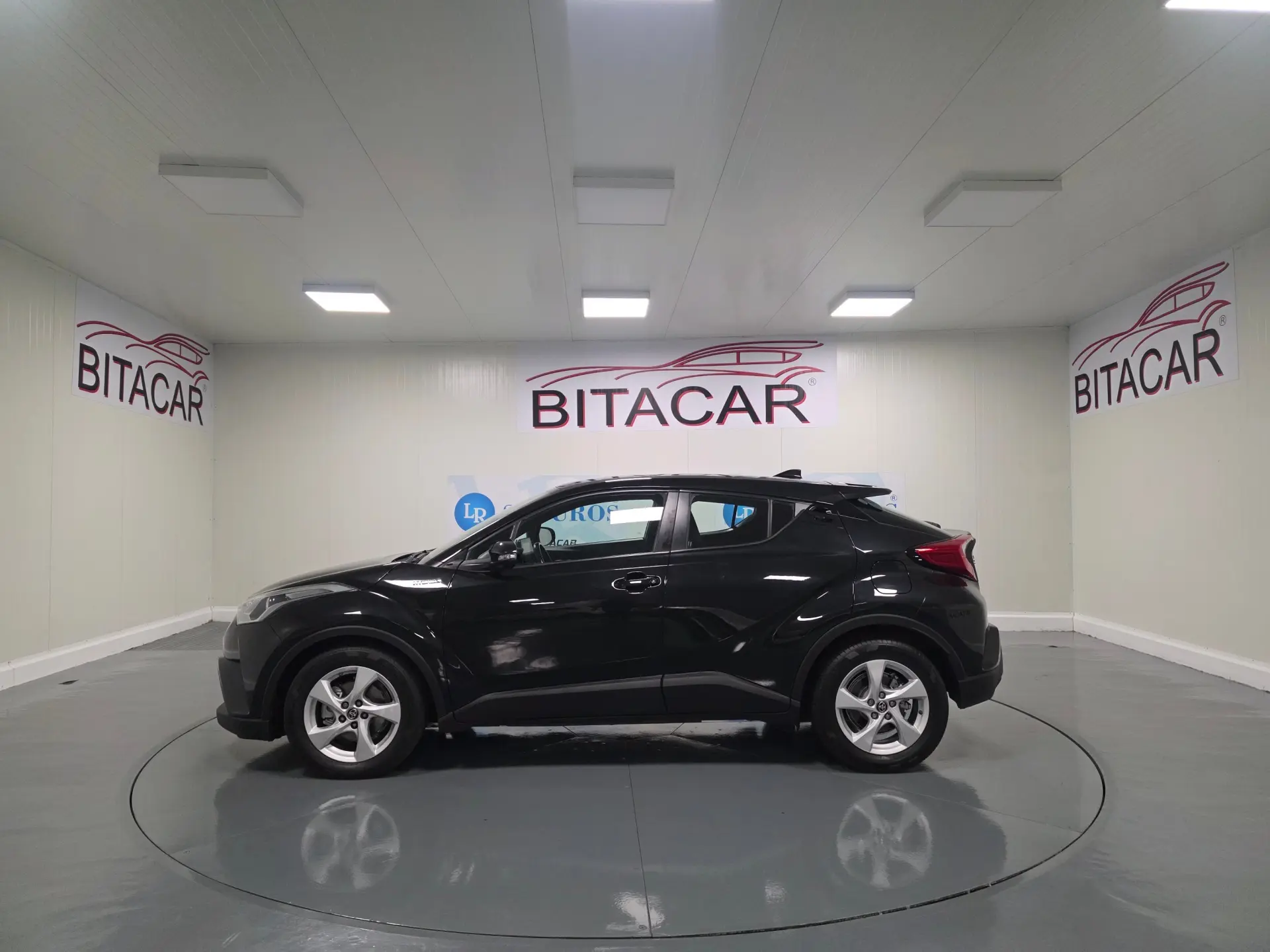 Toyota C-HR 1.8 HSD CONFORT 16