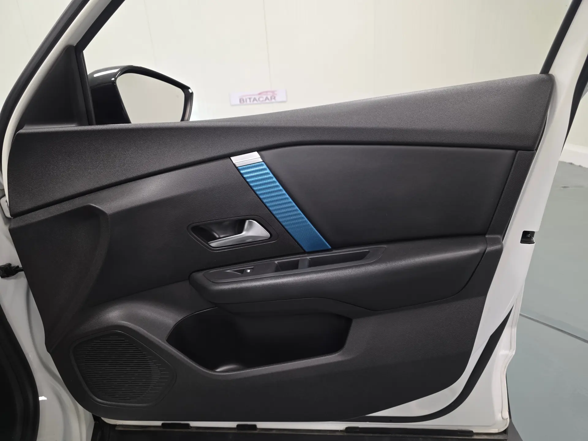 Citroen e-C4 SHINE 86