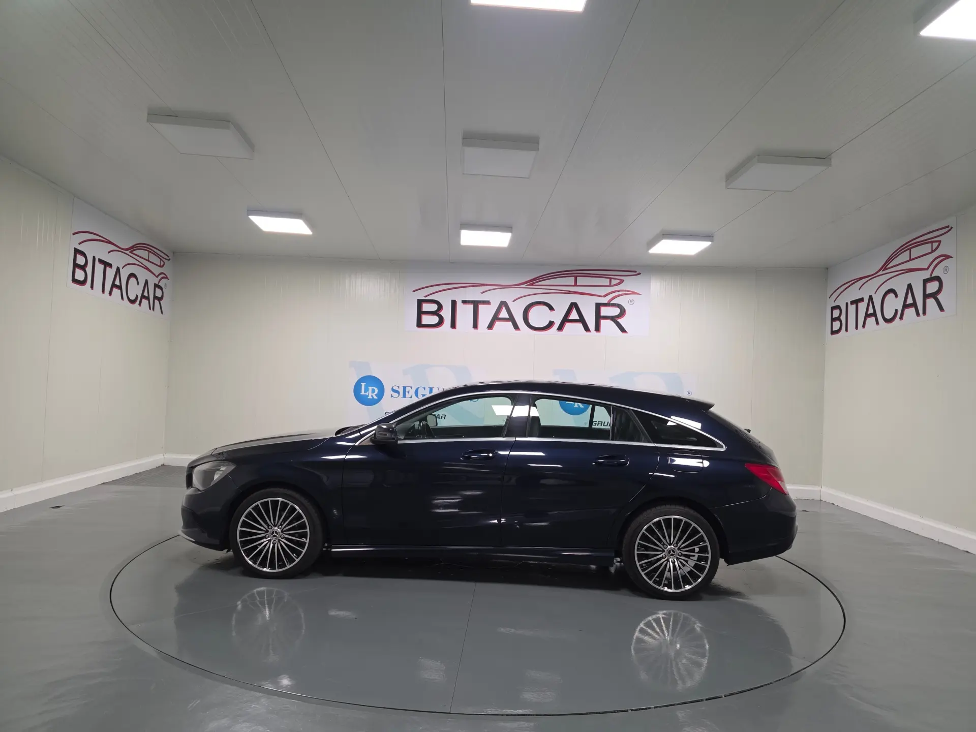 Mercedes-Benz CLA 180 d Shooting Brake Urban 14