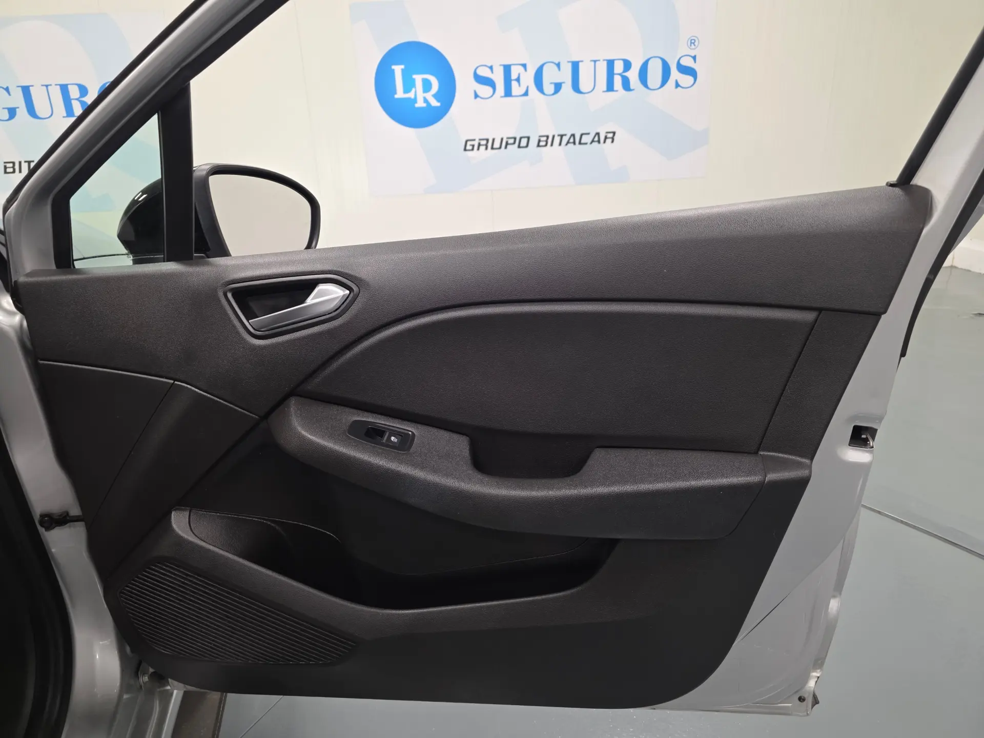 Renault Clio 1.0 TCE LIMITED 81