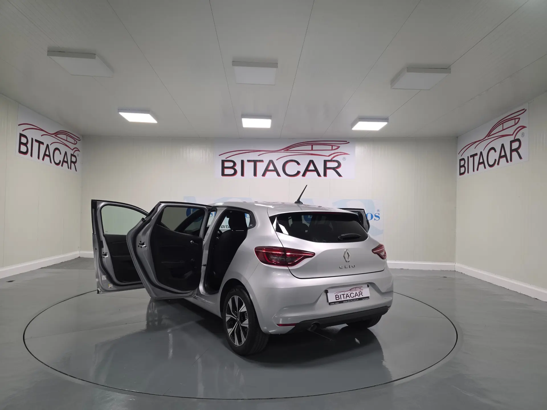Renault Clio 1.0 TCE LIMITED 37