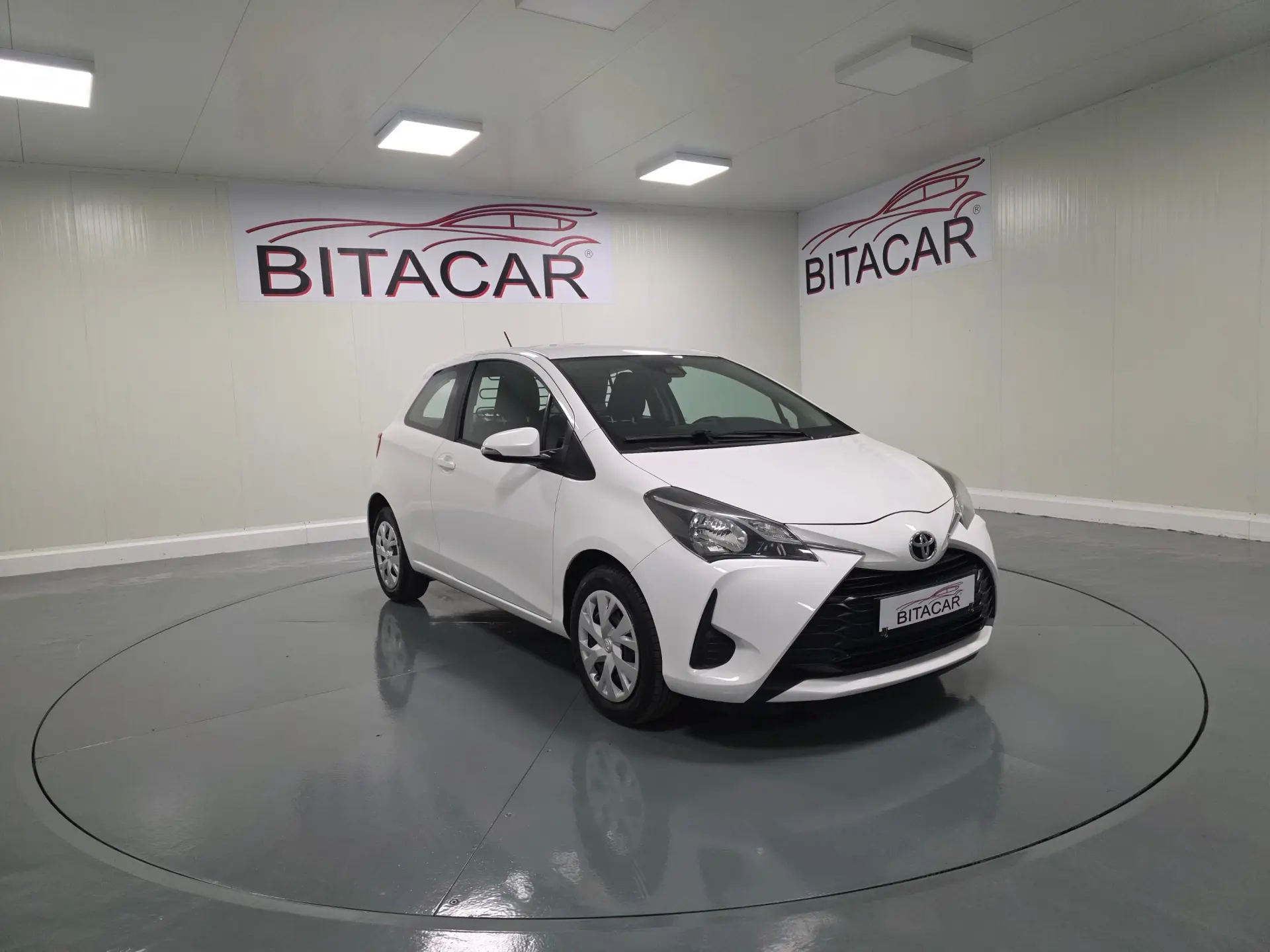 Toyota Yaris BIZZ 1.4 D-4D 90CV IVA DEDUTIVEL 1