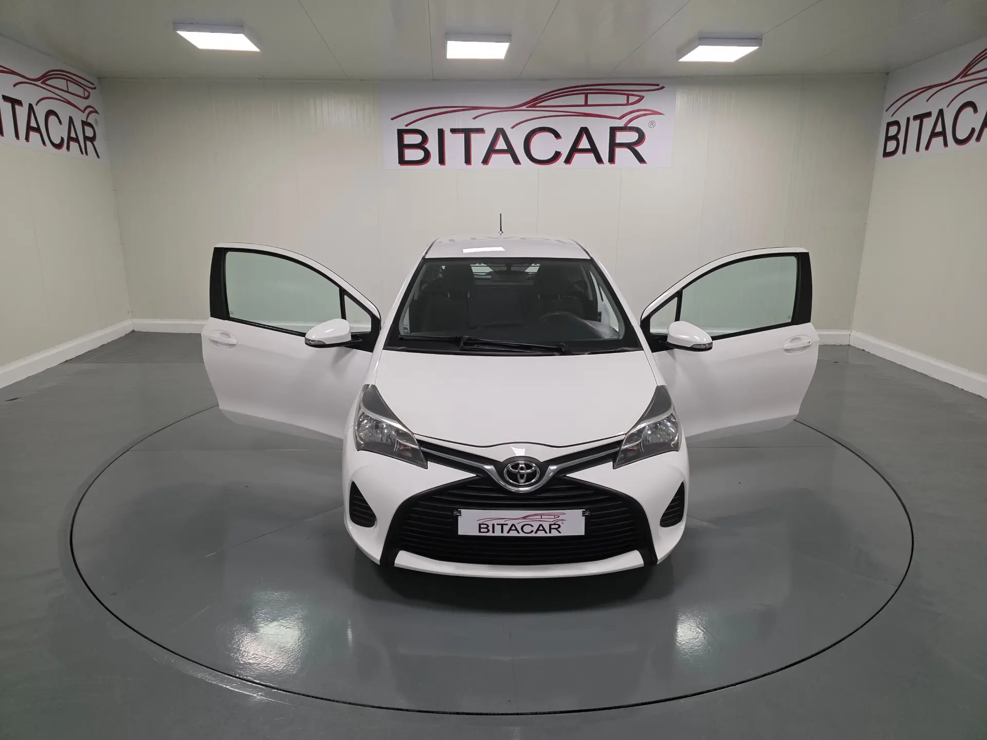 Toyota Yaris BIZZ 1.4 D-4D 90CV IVA DEDUTIVEL 17