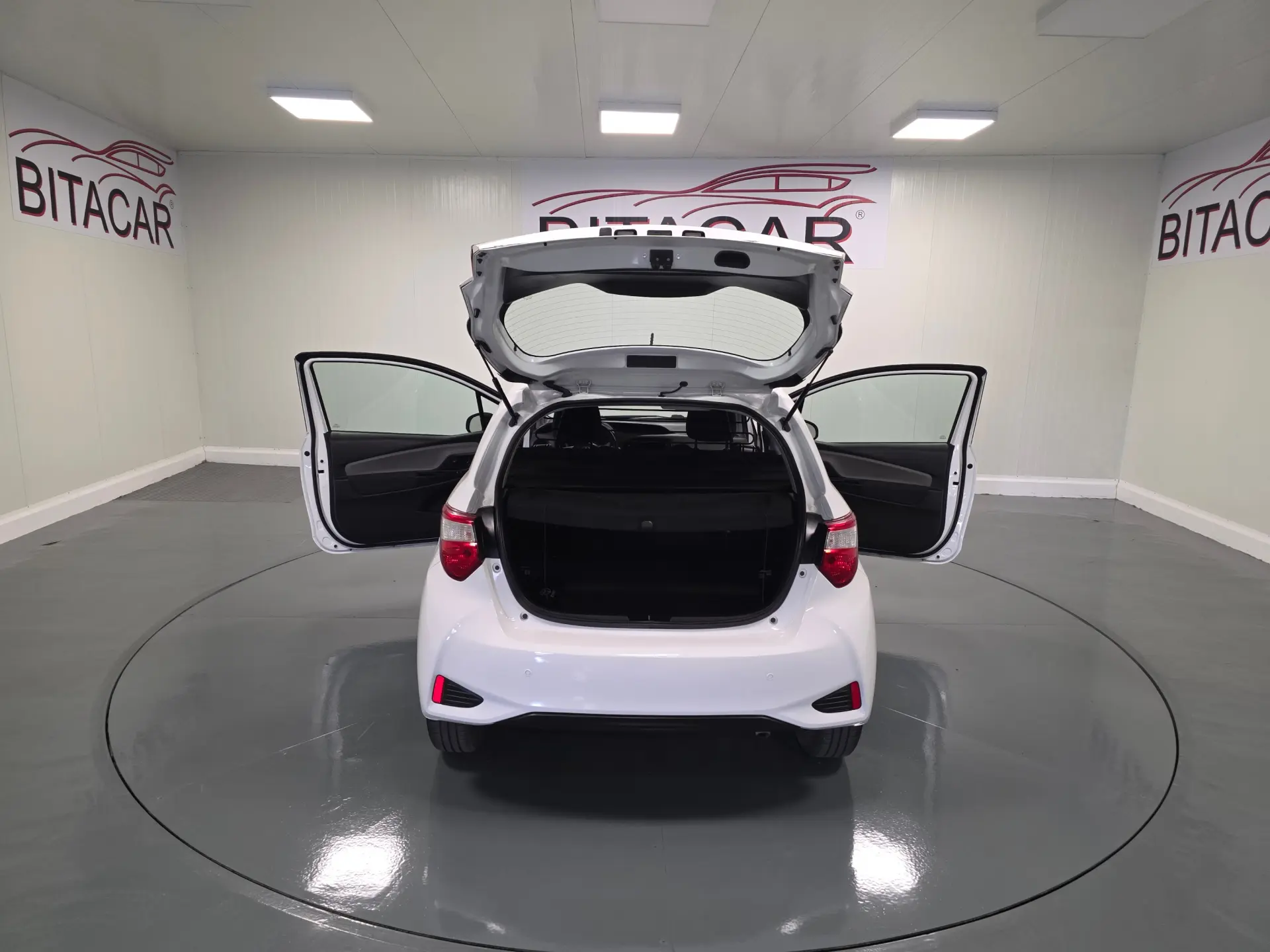Toyota Yaris BIZZ 1.4 D-4D 90CV IVA DEDUTIVEL 5