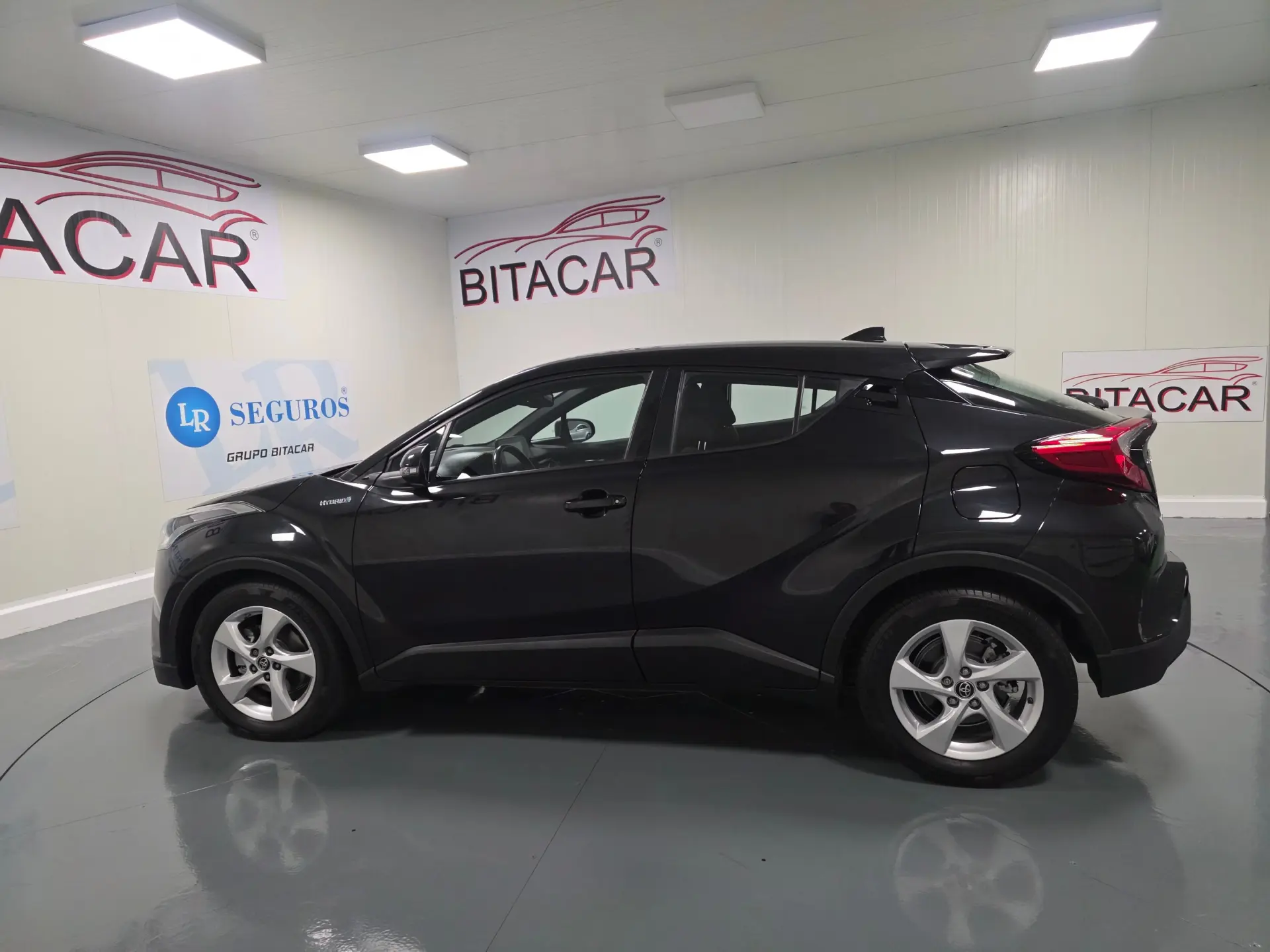 Toyota C-HR 1.8 HSD CONFORT 19