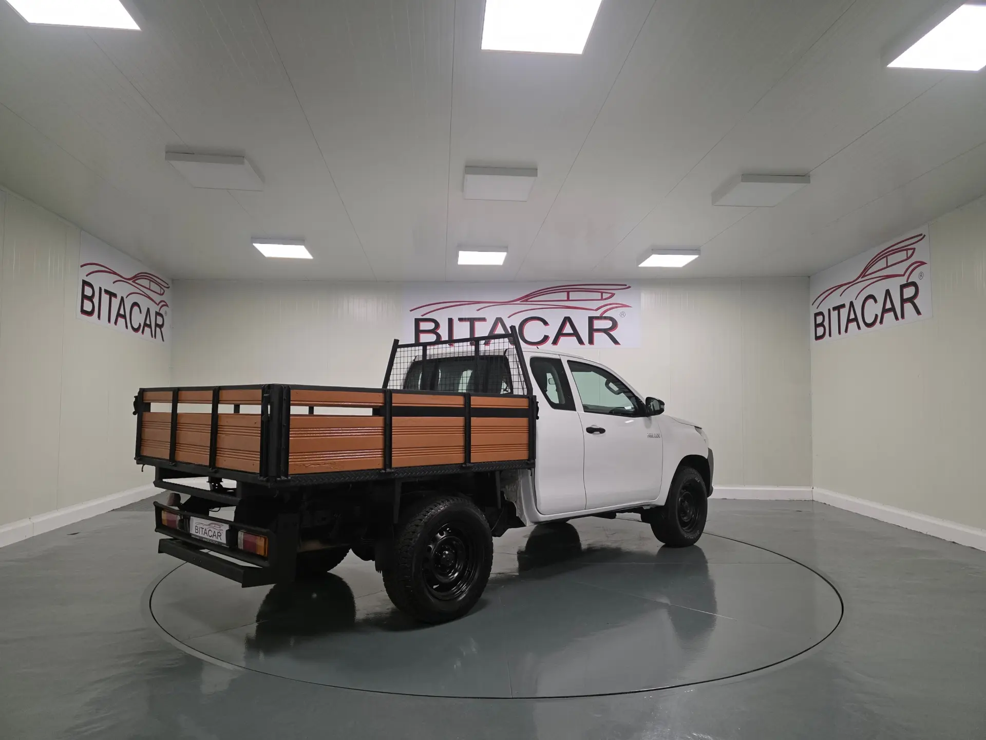 Toyota Hilux 2.4 D-4D 2WD CD 8