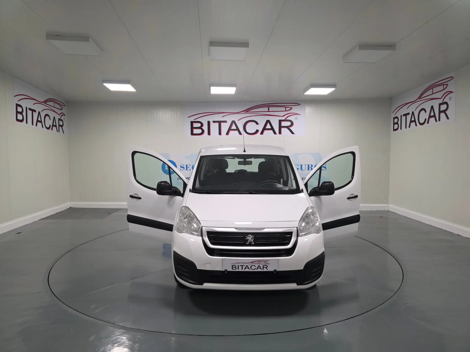 Peugeot Partner TEPEE 1.6 BLUEHDI 5 LUGARES 35