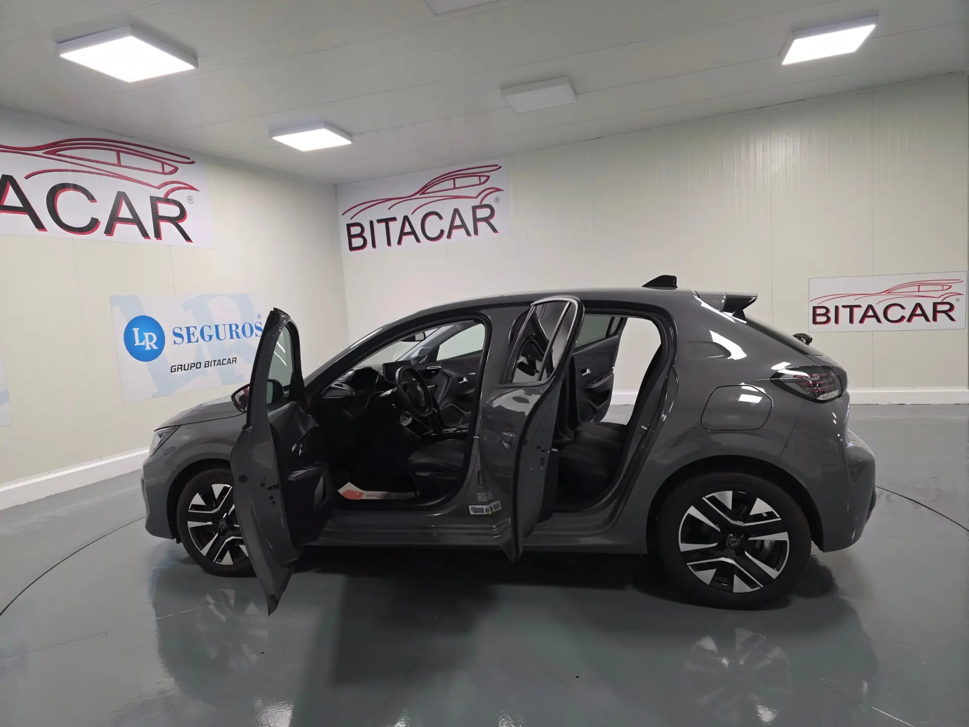 Peugeot 208 ALLURE 47