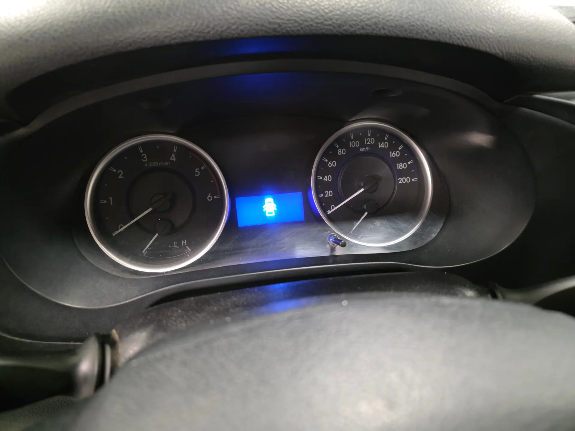 Toyota Hilux 2.4 D-4D 2WD CD Tracker 29