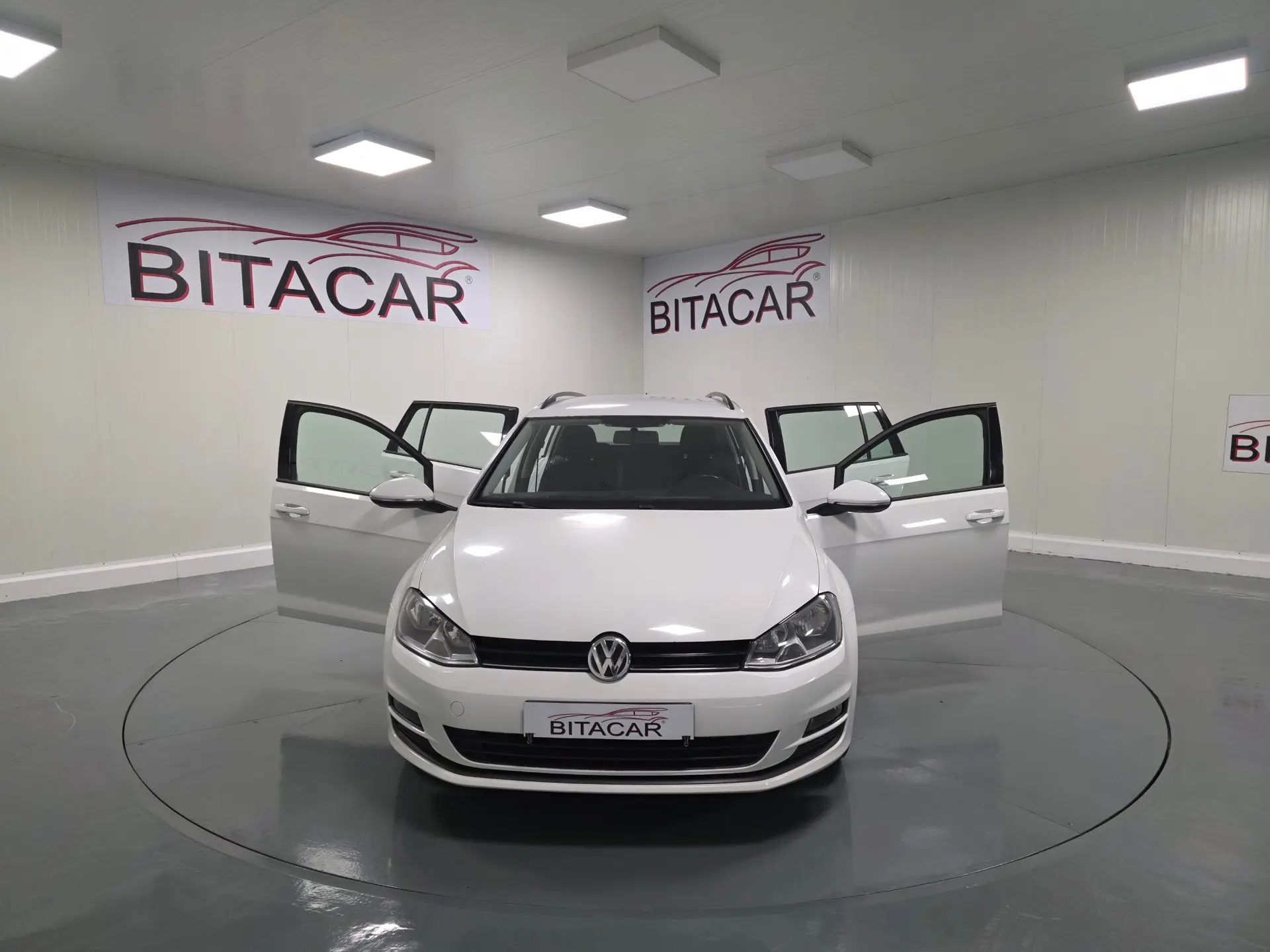 Volkswagen Golf 1.6 TDI CONFORTLINE 3