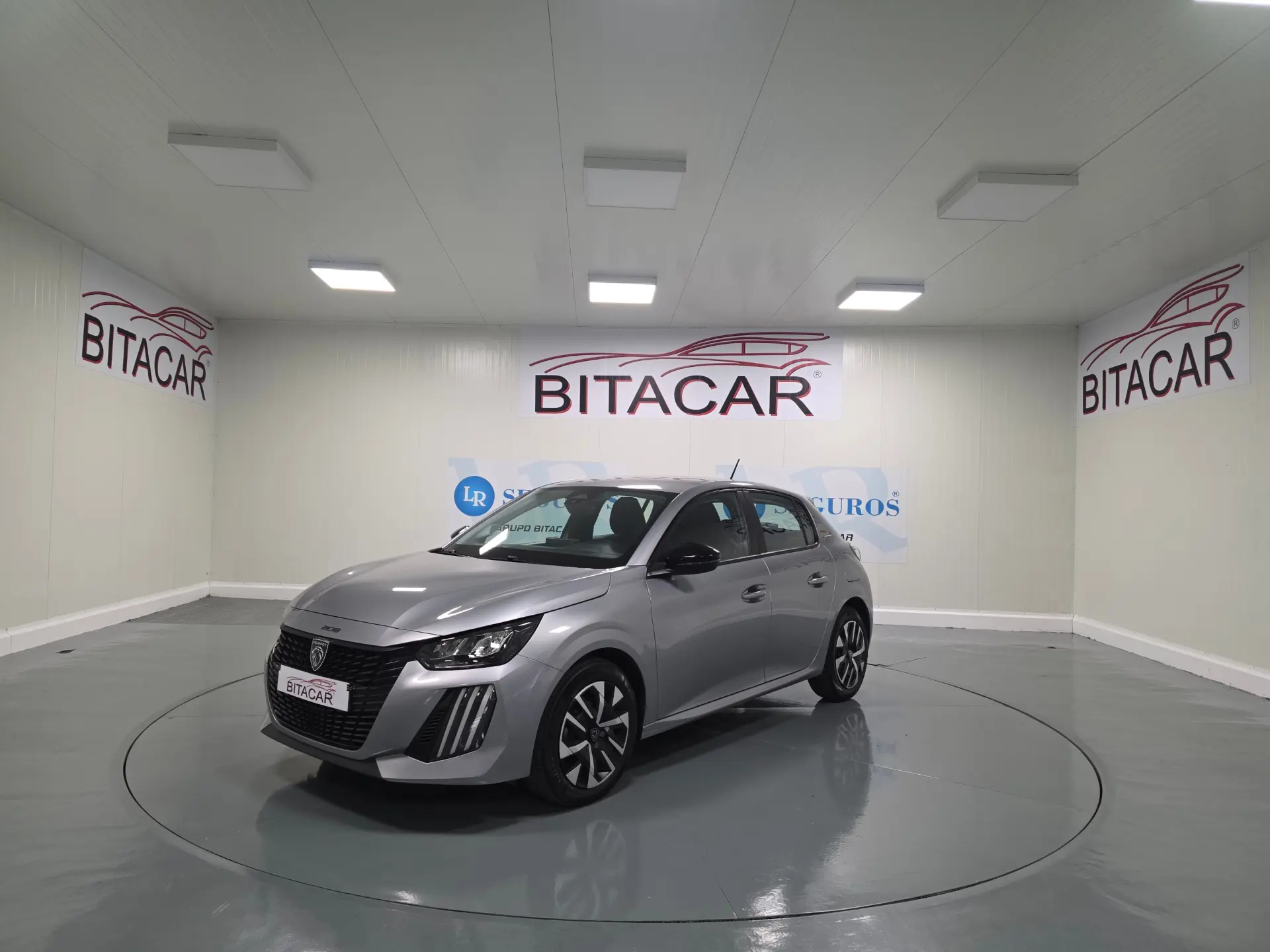 Peugeot 208 1.2 STYLE 14