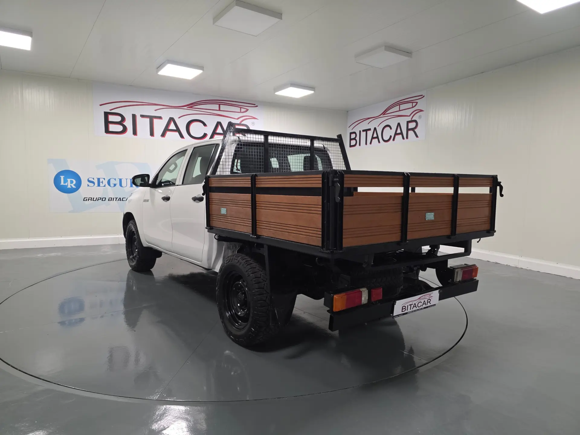 Toyota Hilux 2.4 D-4D 4WD CD CH 19
